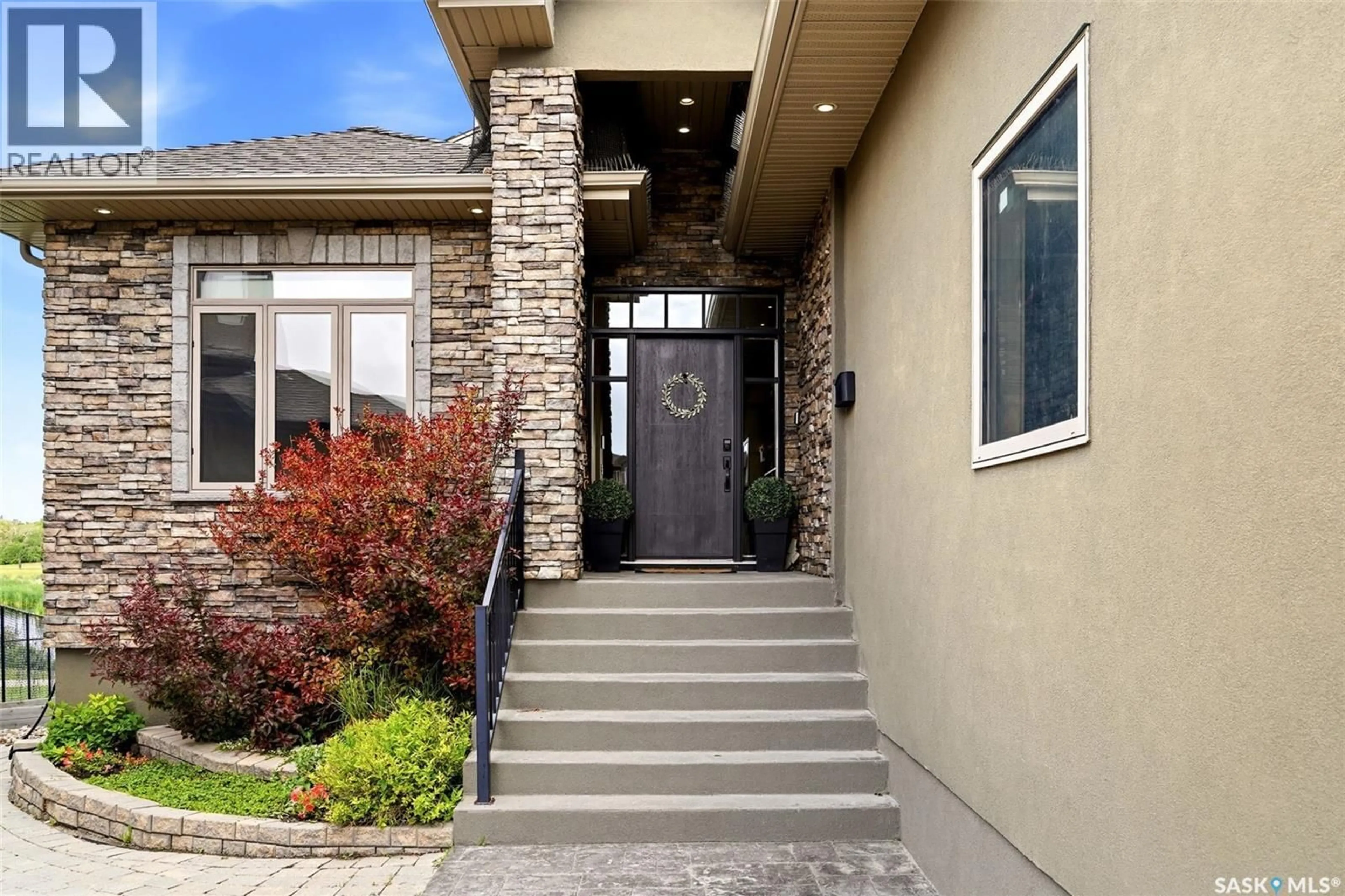 Indoor entryway for 164 OXBOW CRESCENT, Regina Saskatchewan S4Y0A6