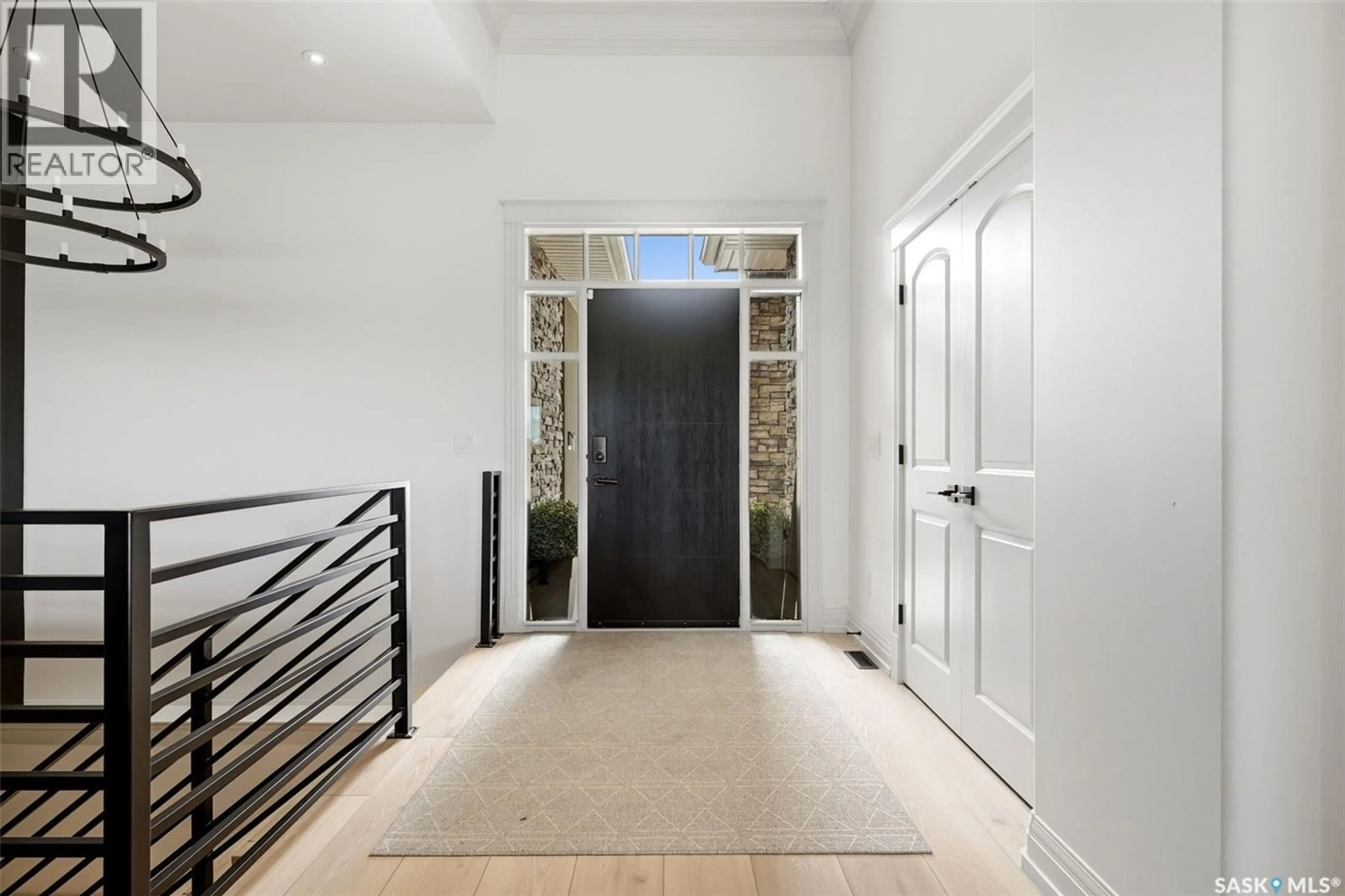 Indoor entryway for 164 OXBOW CRESCENT, Regina Saskatchewan S4Y0A6