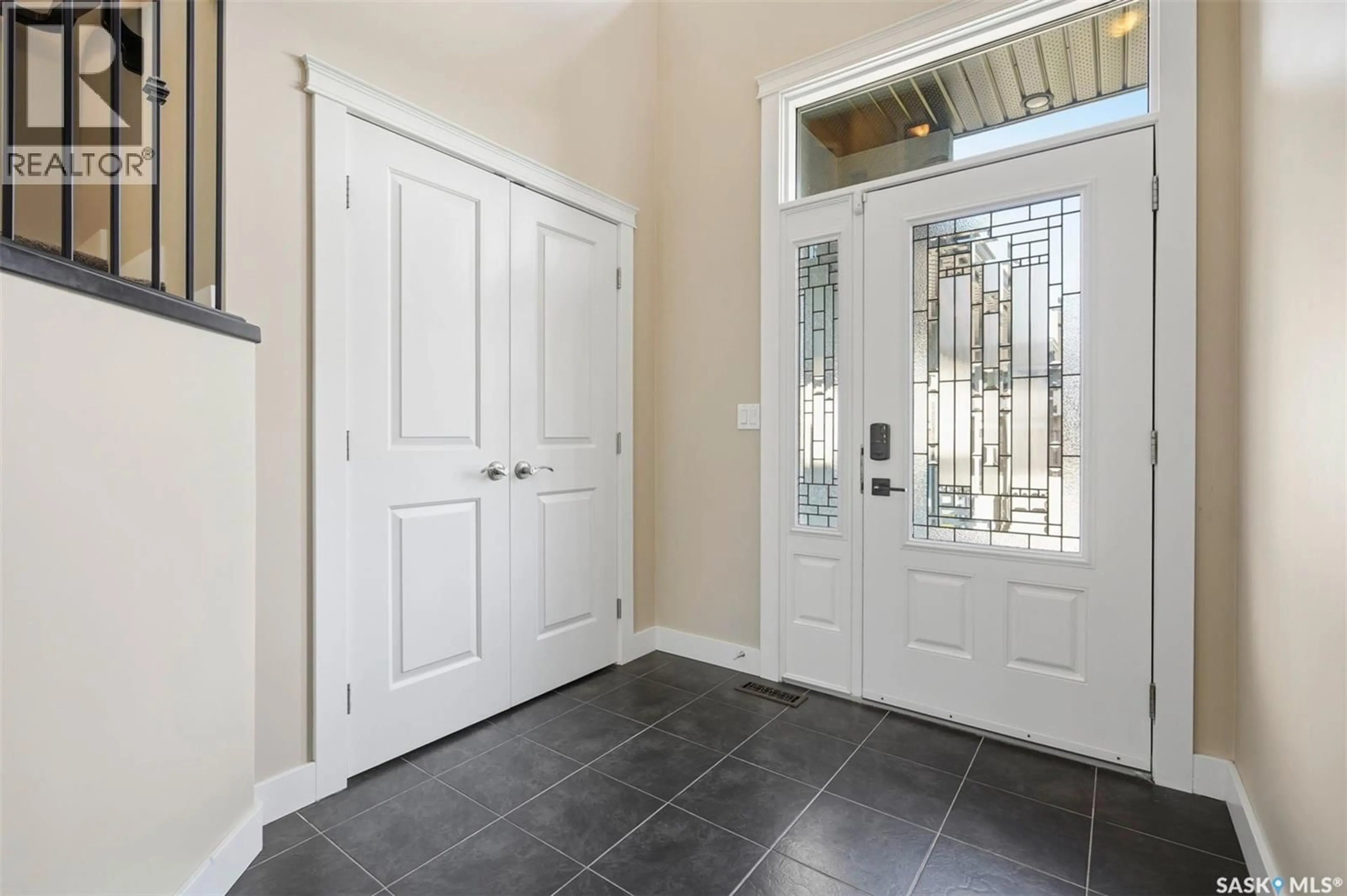 Indoor entryway for 522 ATTON LANE, Saskatoon Saskatchewan S7W0K6