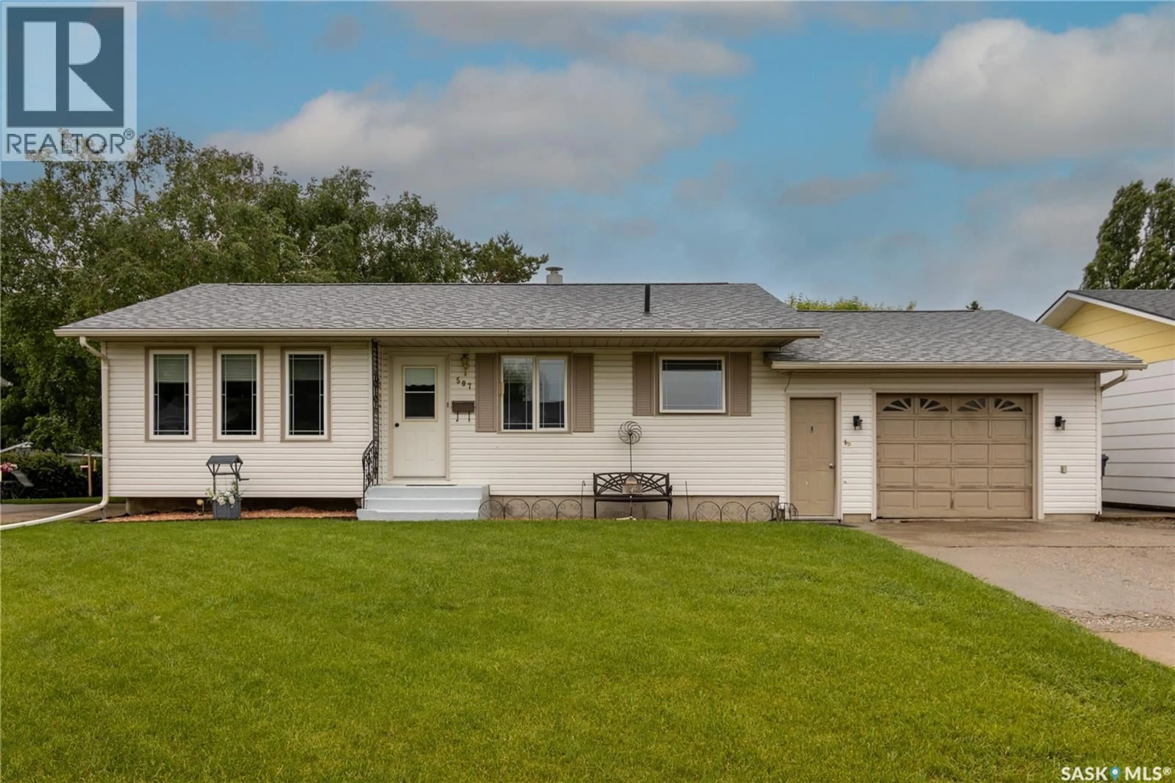 Home with vinyl exterior material, street for 507 DENNIS STREET, Esterhazy Saskatchewan S0A0X0