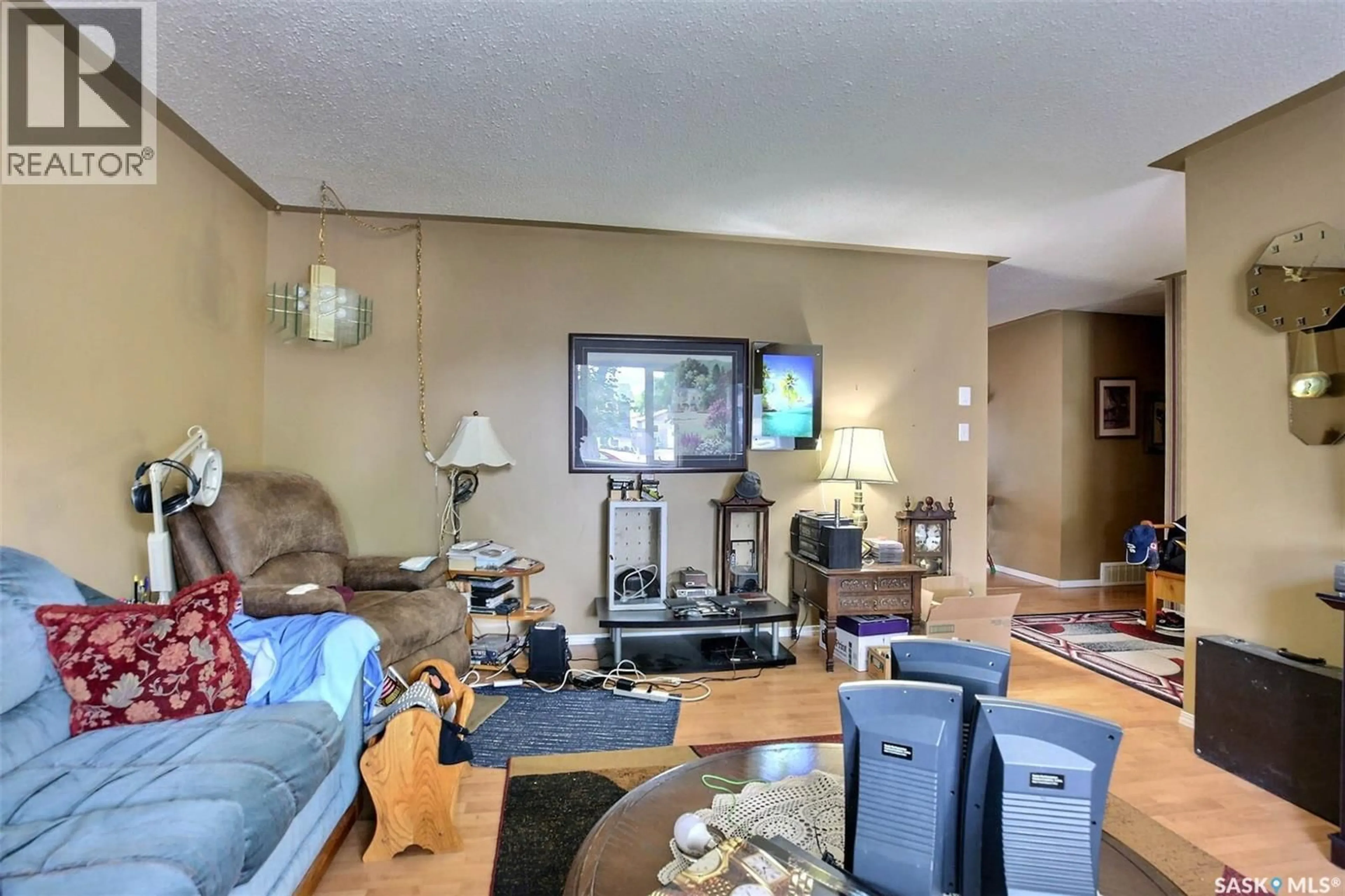 Living room with furniture, unknown for 54 SPRINGSTEIN AVENUE, Regina Saskatchewan S4R7K7