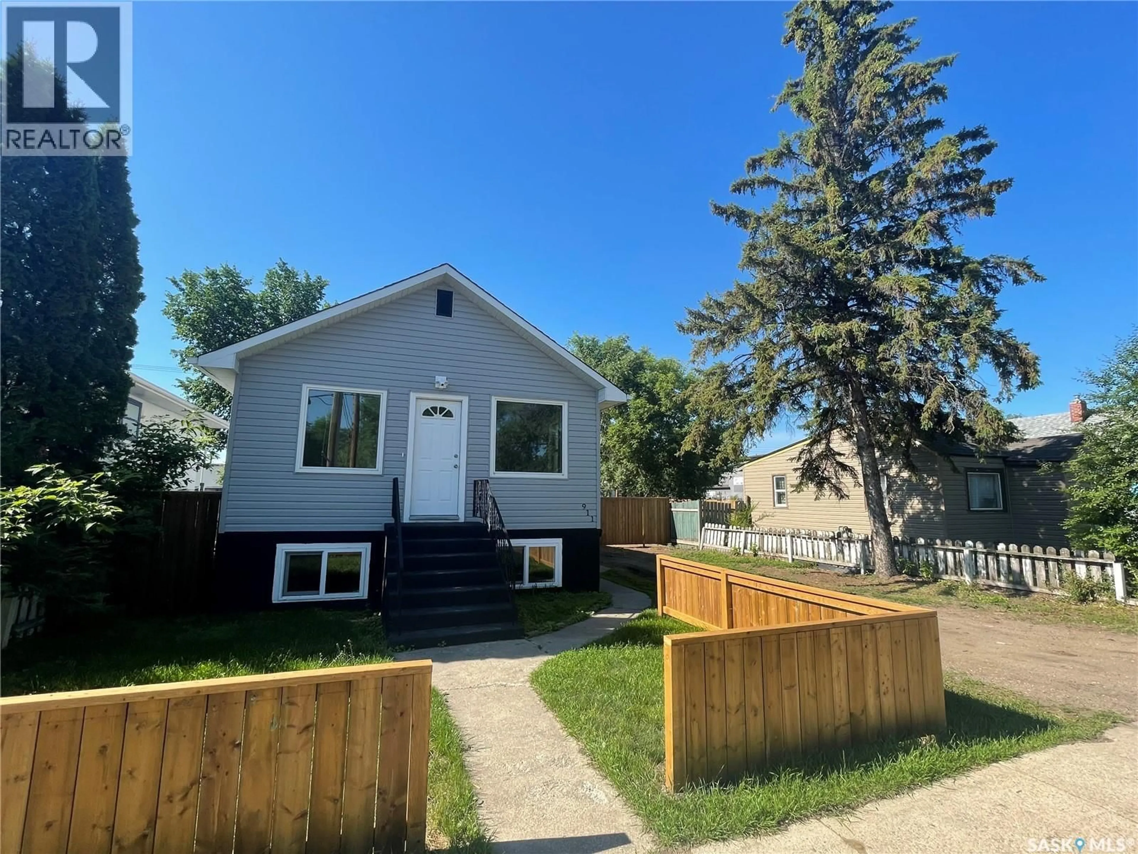Home with vinyl exterior material, street for 911 23RD STREET, Saskatoon Saskatchewan S7L0A5