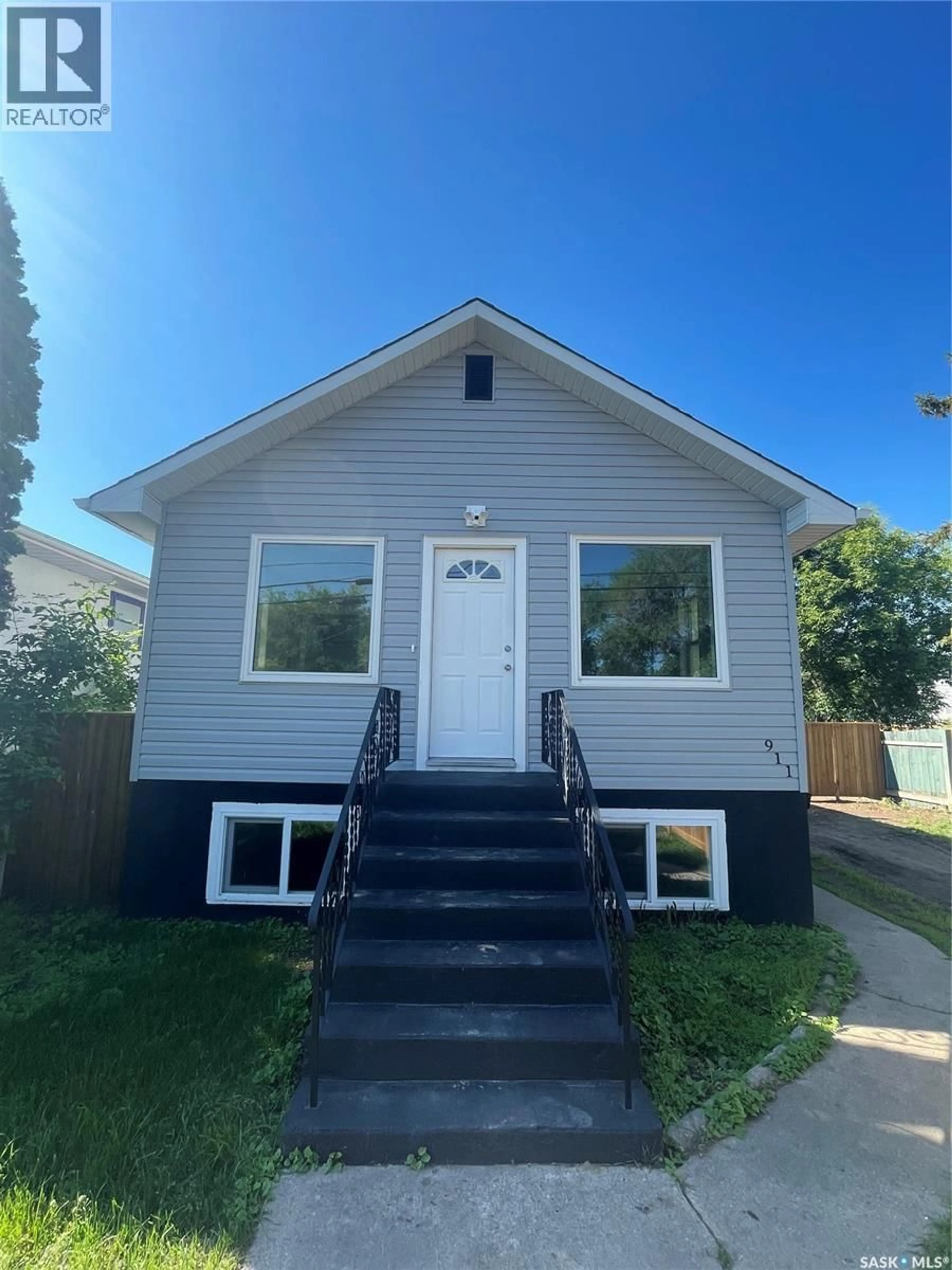 Home with vinyl exterior material, street for 911 23RD STREET, Saskatoon Saskatchewan S7L0A5