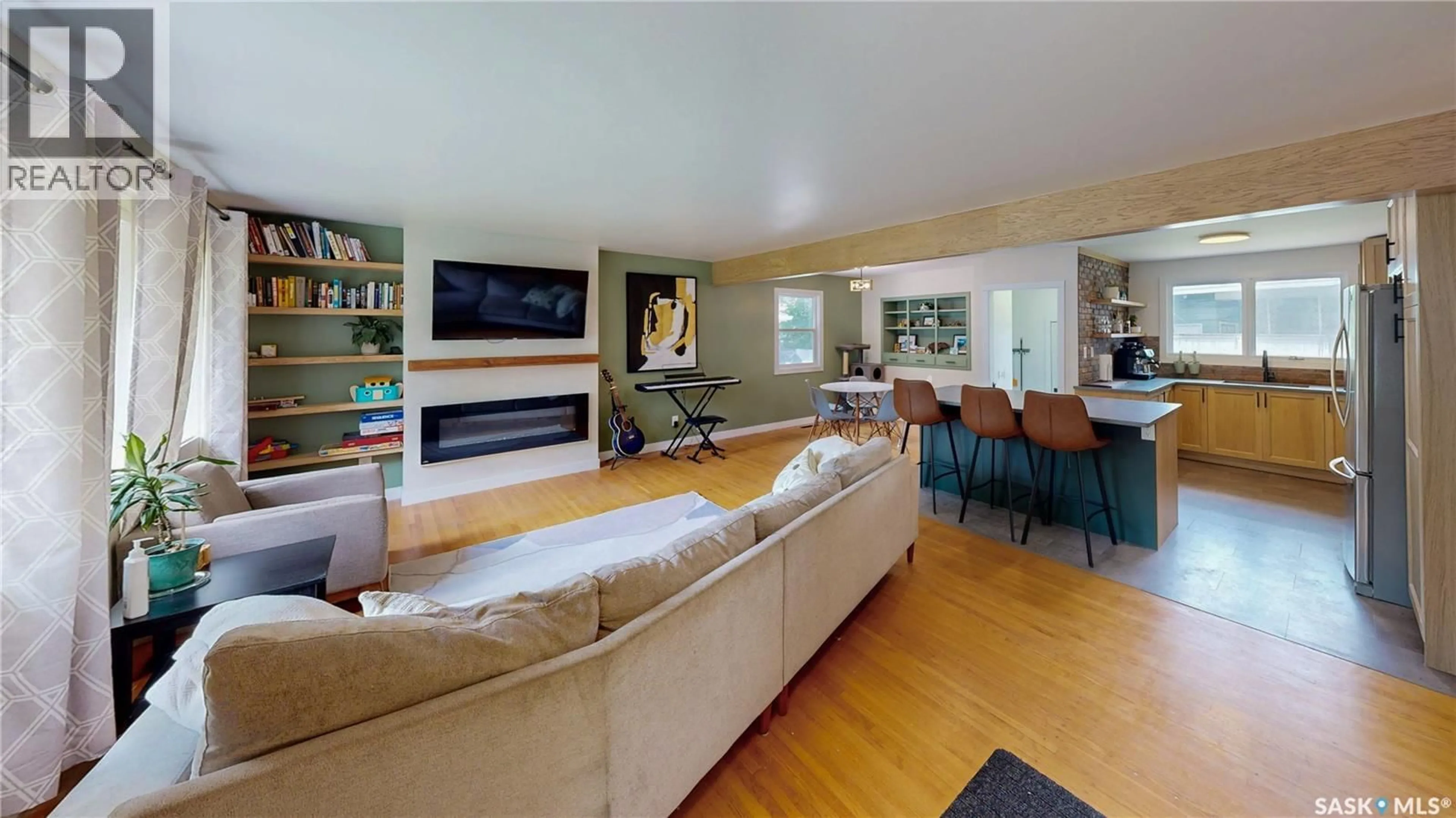 Living room with furniture, wood/laminate floor for 1912 GRANT DRIVE, Regina Saskatchewan S4S4V6