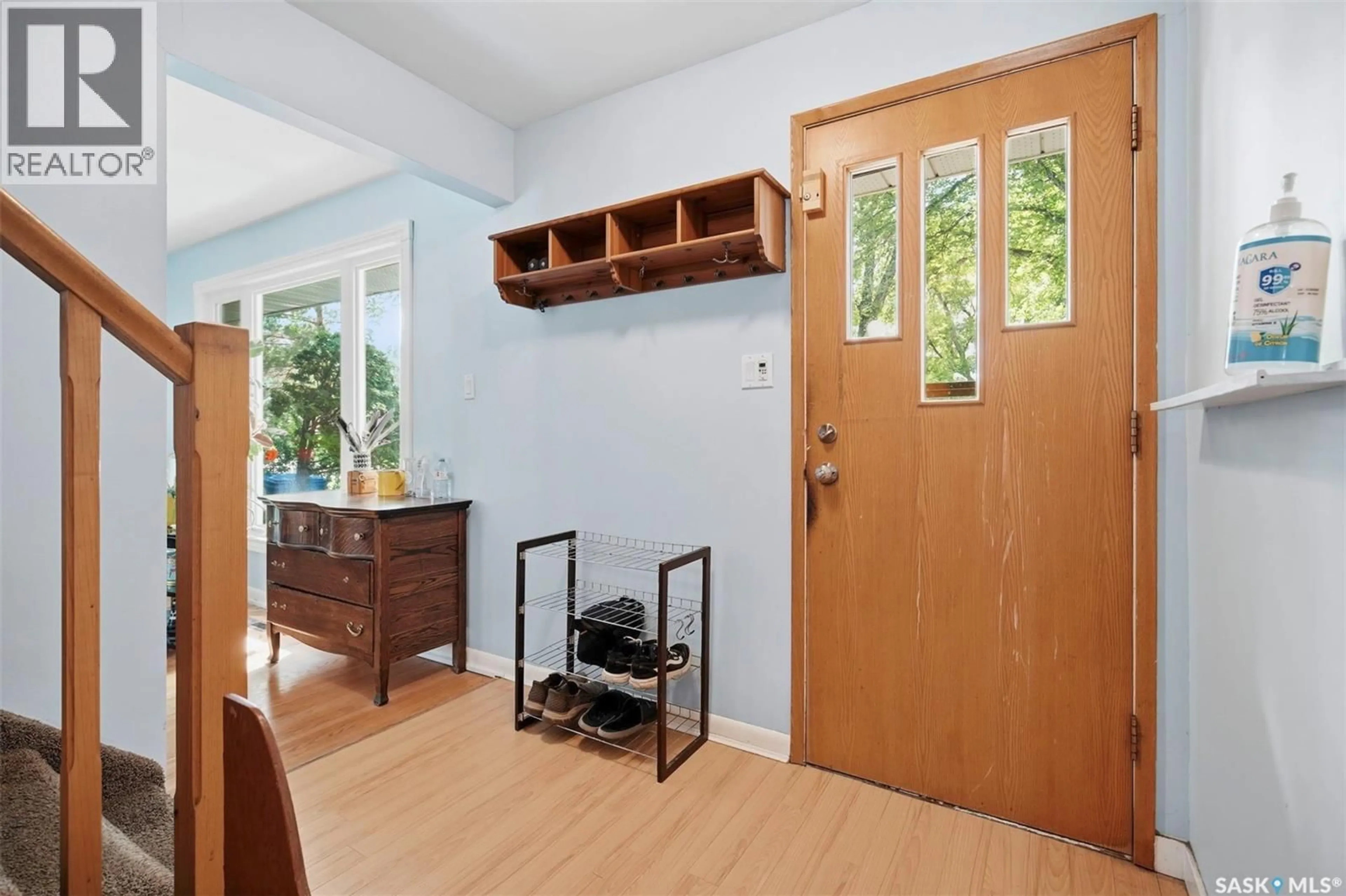 Indoor entryway for 22 RUTTER CRESCENT, Saskatoon Saskatchewan S7H3B7