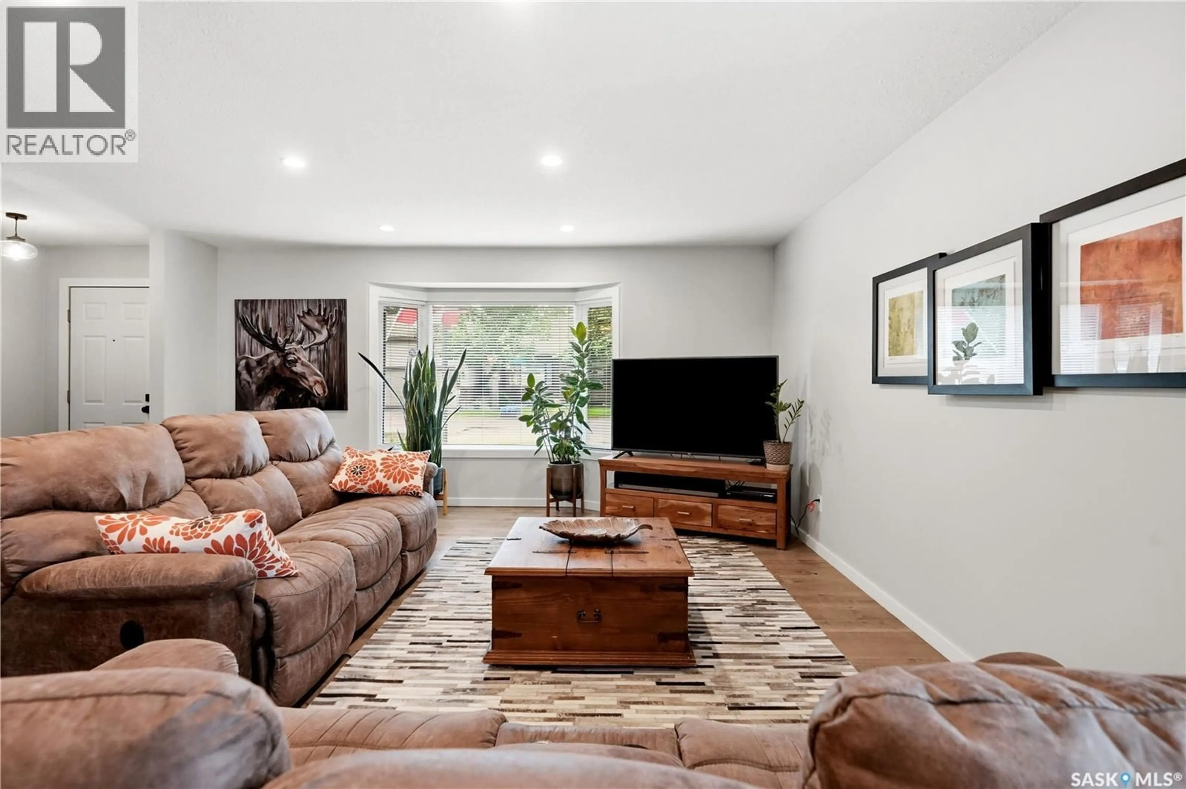 Living room with furniture, unknown for 3352 BROOKSHIRE LANE, Regina Saskatchewan S4V2R1