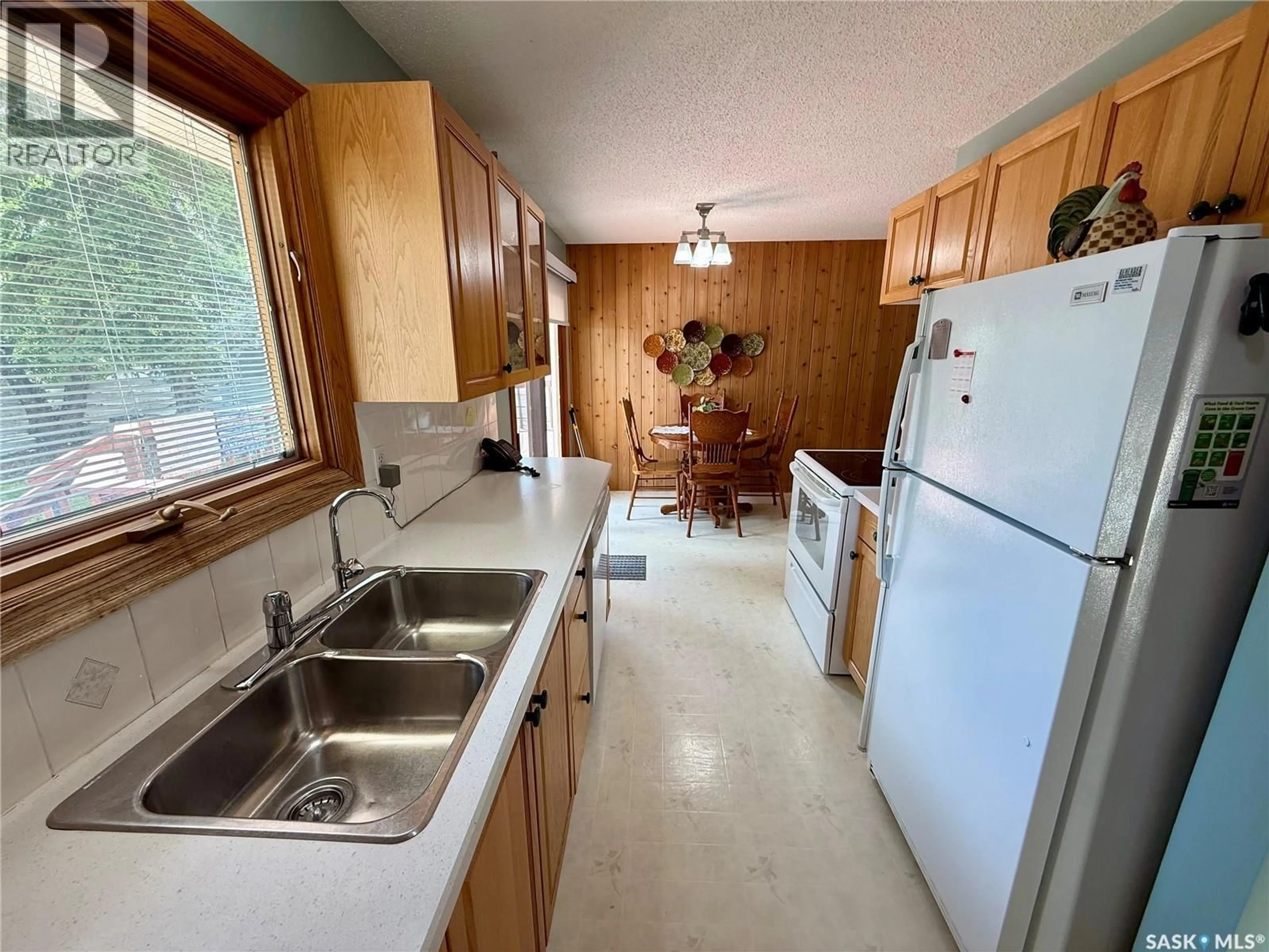 Standard kitchen, ceramic/tile floor for 15 FUHRMANN CRESCENT, Regina Saskatchewan S4R5S4