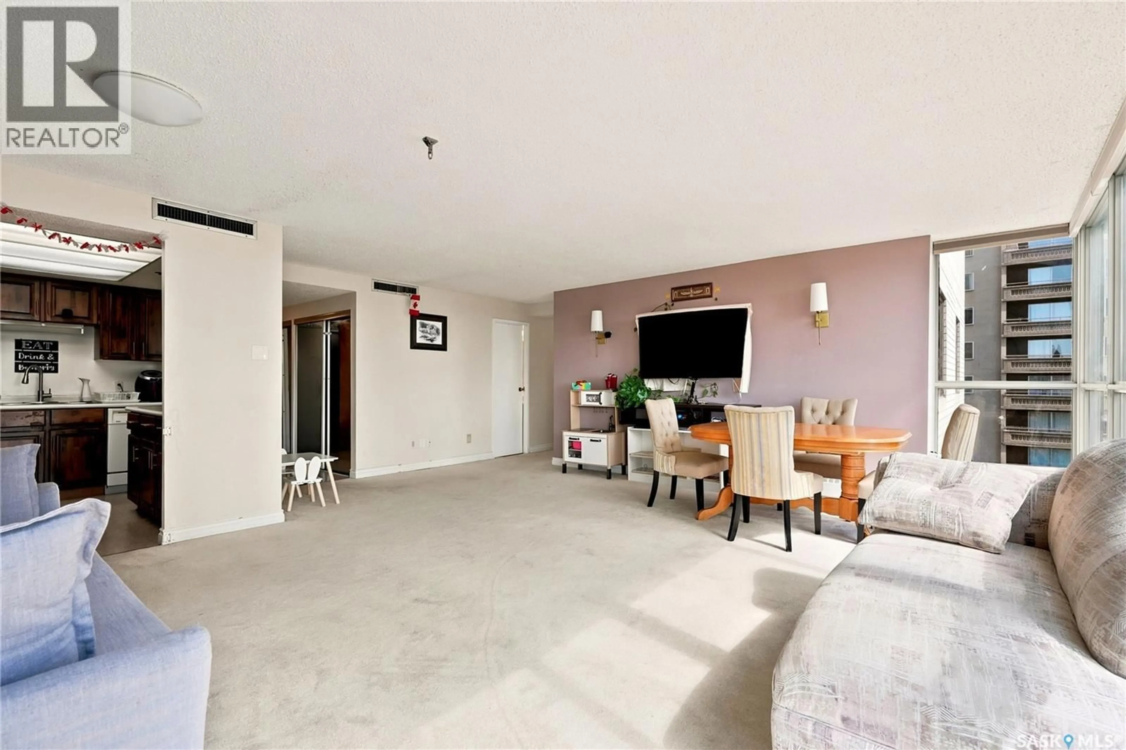 Living room with furniture, unknown for 802 315 5TH AVENUE N, Saskatoon Saskatchewan S7K5Z8