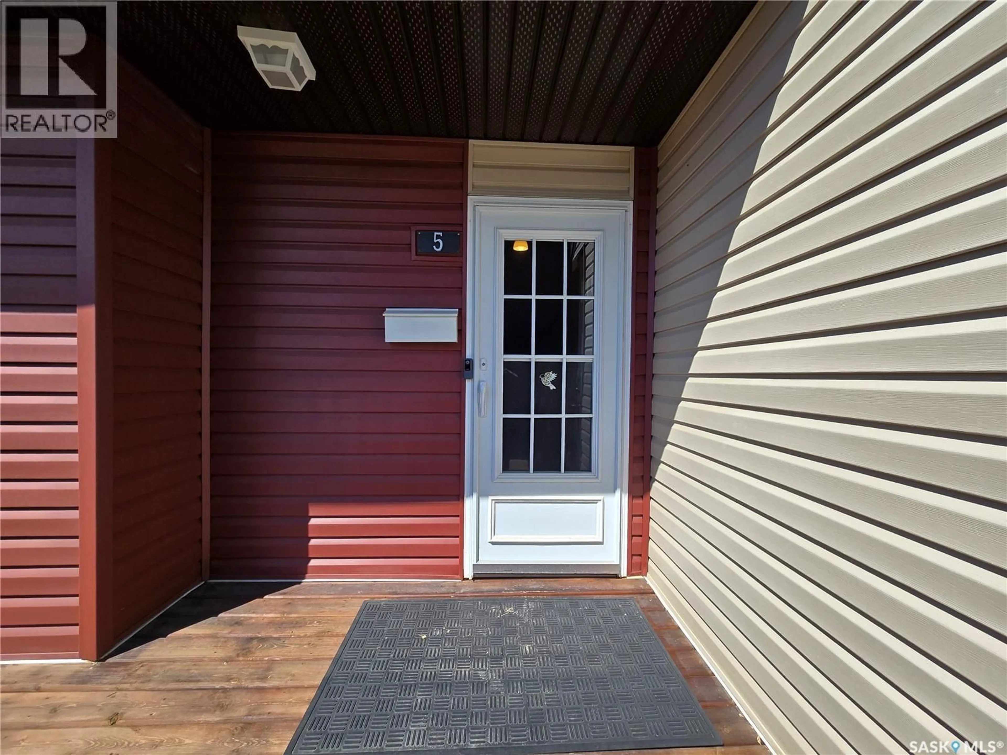 Indoor entryway for 5 PENDYGRASSE ROAD, Saskatoon Saskatchewan S7M4R3