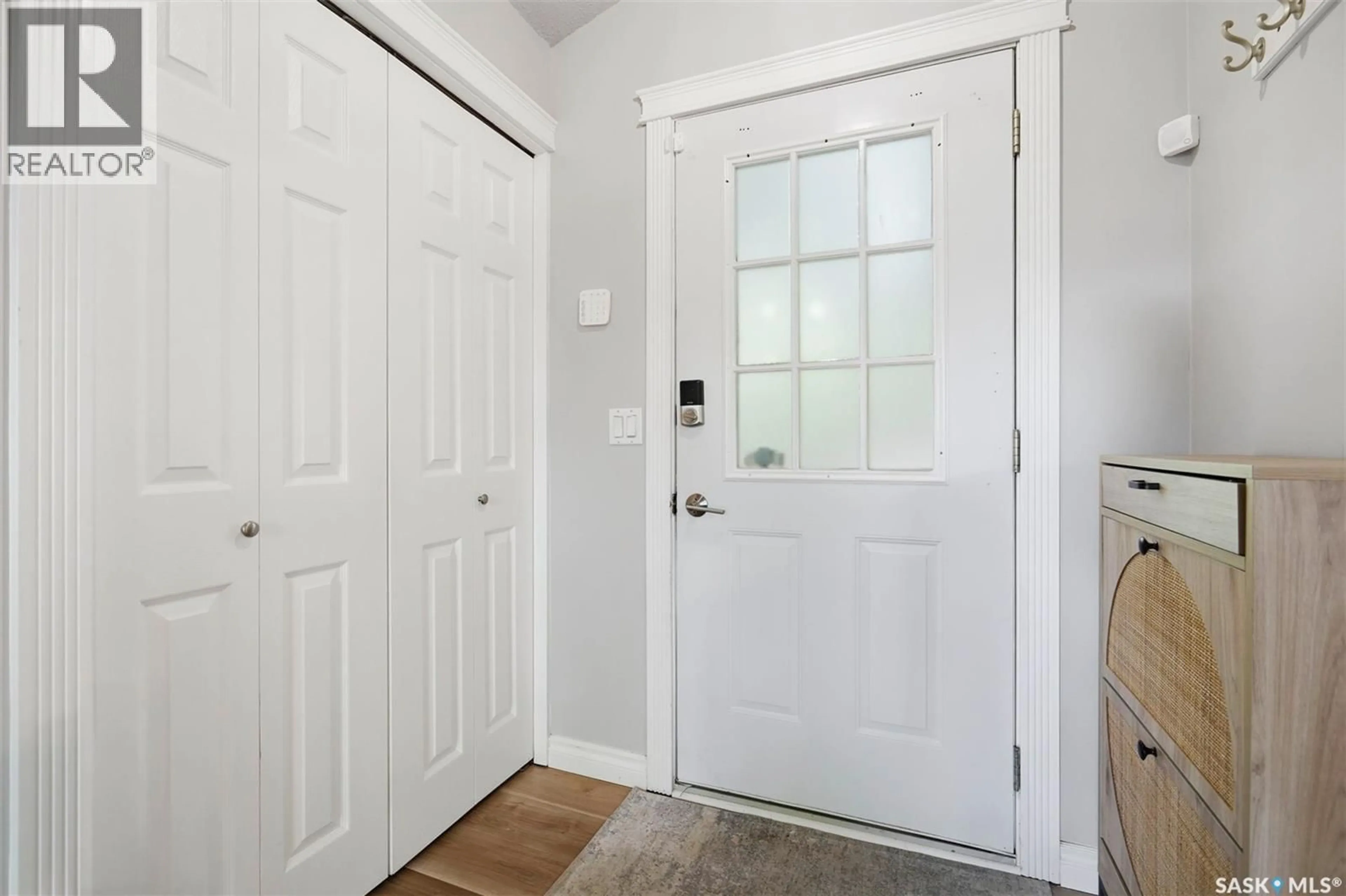 Indoor entryway for 1014 9TH STREET, Saskatoon Saskatchewan S7H0N2