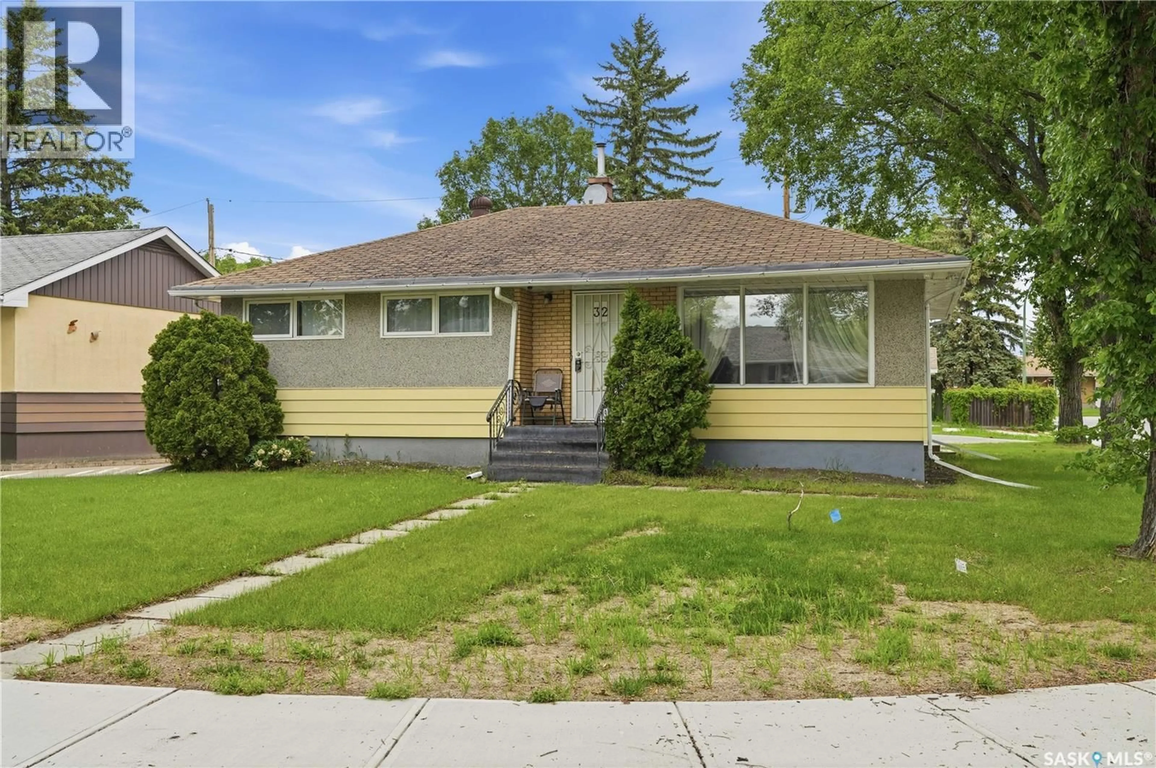 Home with vinyl exterior material, street for 32 MATHIEU CRESCENT, Regina Saskatchewan S4R3J2