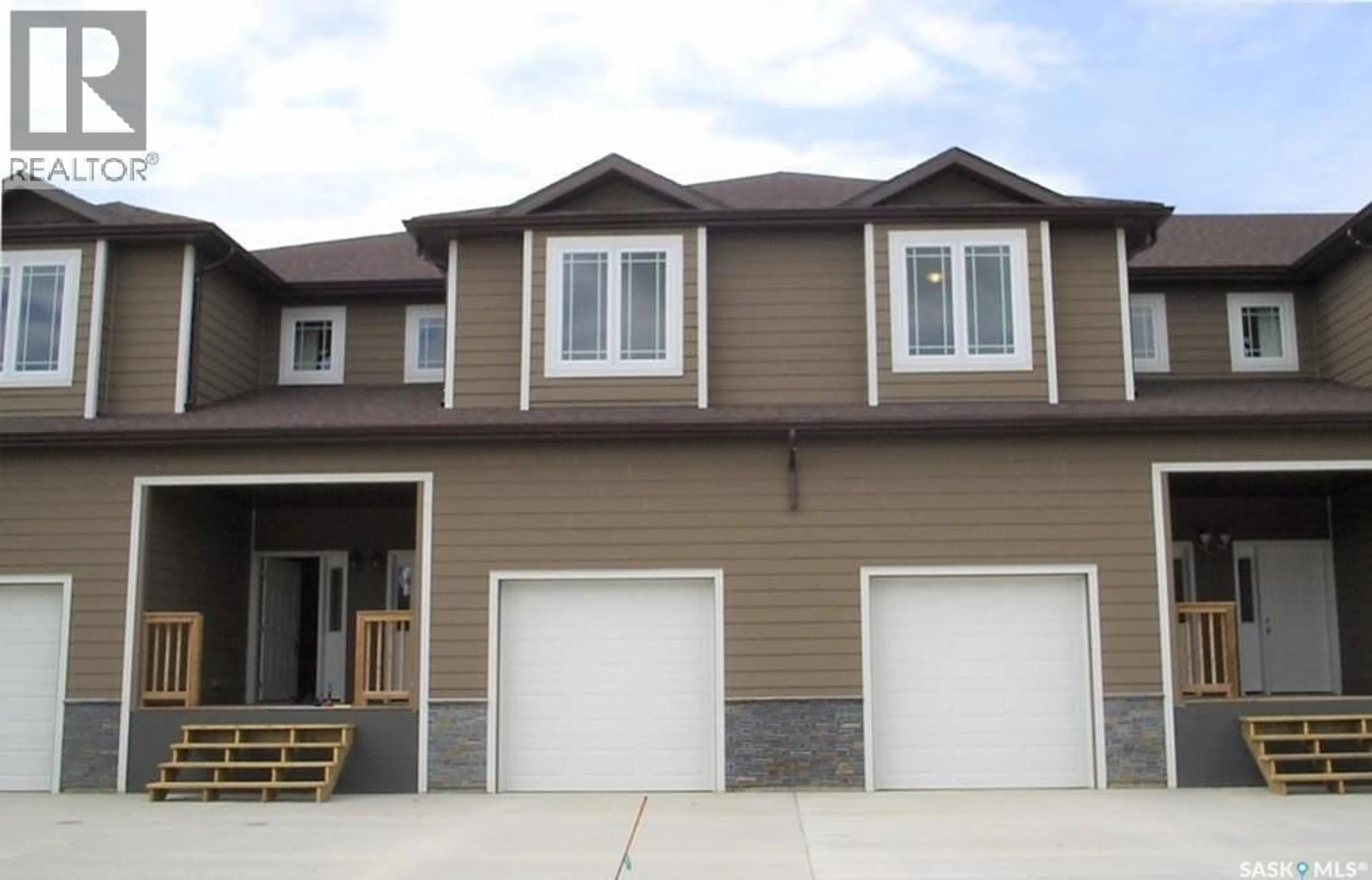 Home with vinyl exterior material, street for 14 MCKENZIE LANE, White City Saskatchewan S4L0B2