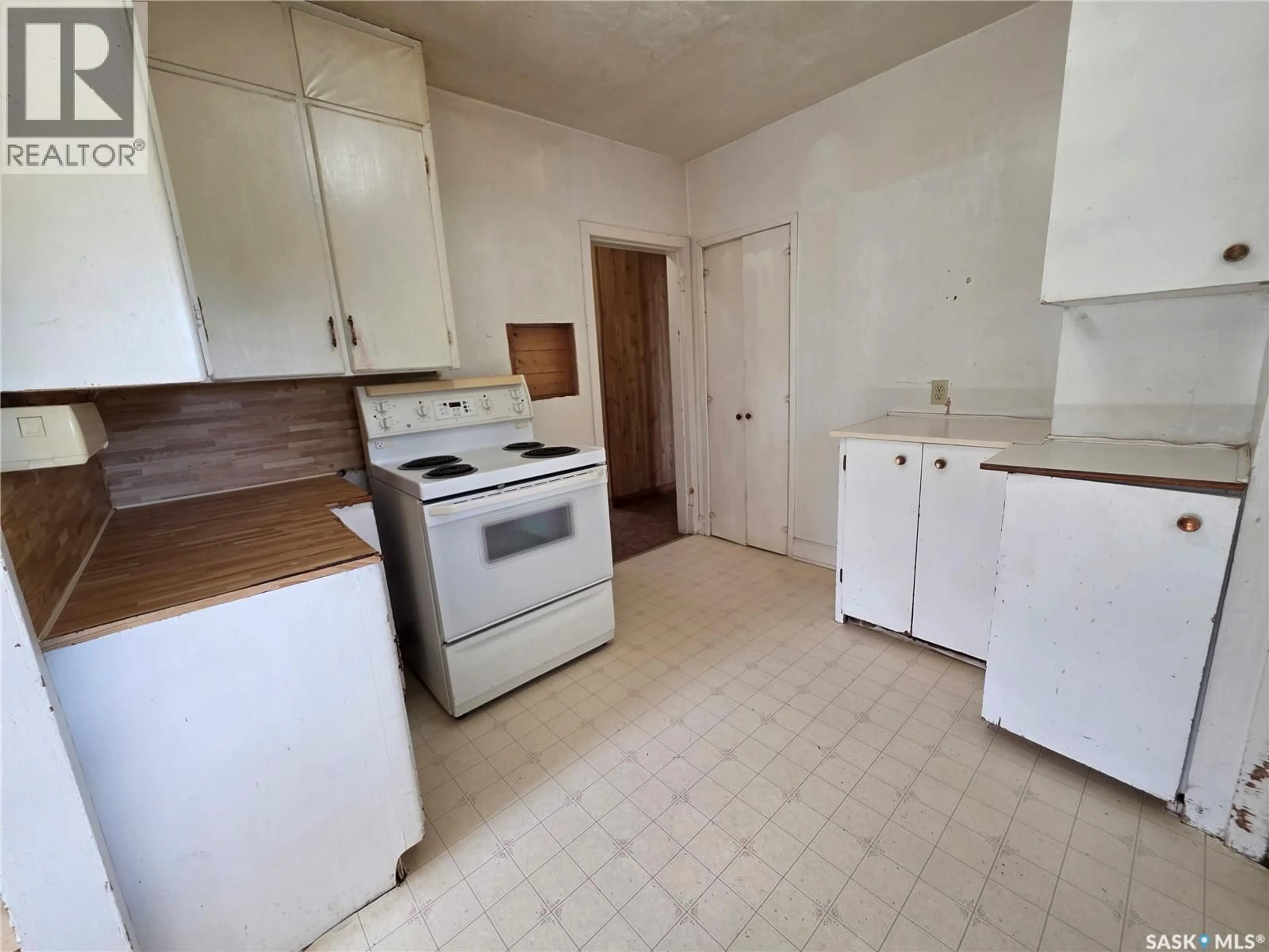 Standard kitchen, unknown for 89 8TH AVENUE, Swift Current Saskatchewan S9H2P2