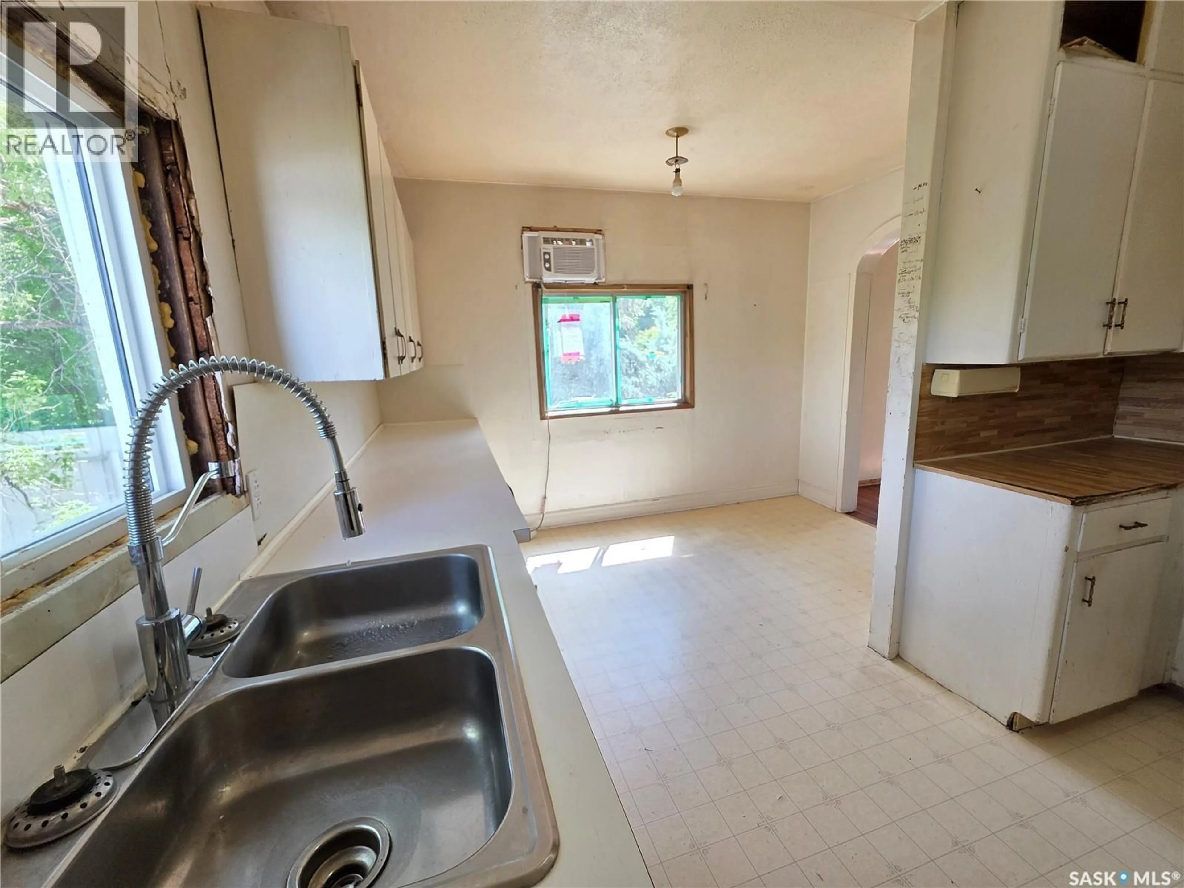 Standard kitchen, unknown for 89 8TH AVENUE, Swift Current Saskatchewan S9H2P2