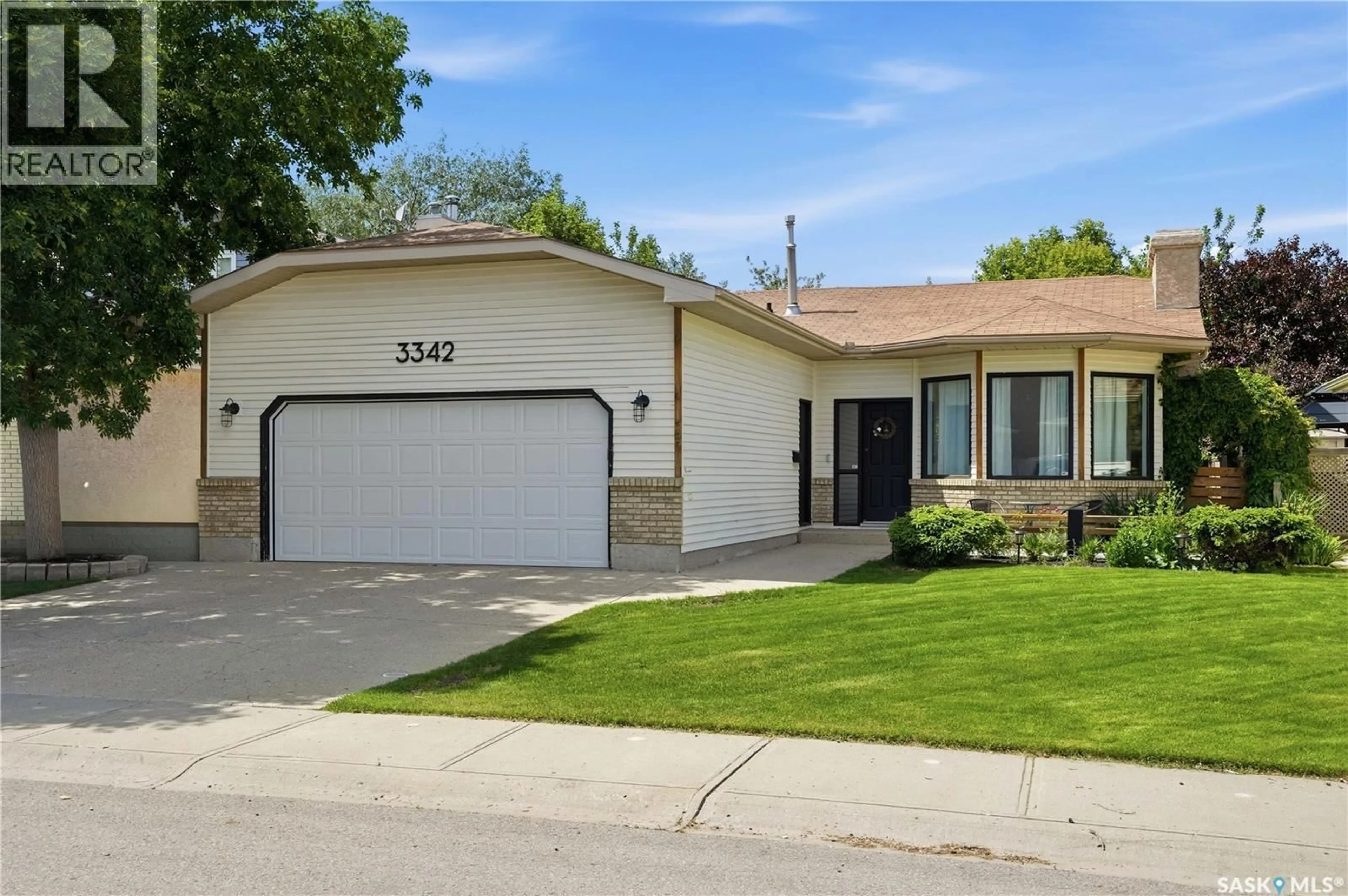 Home with vinyl exterior material, street for 3342 LINDEN GROVE, Regina Saskatchewan S4V2N7