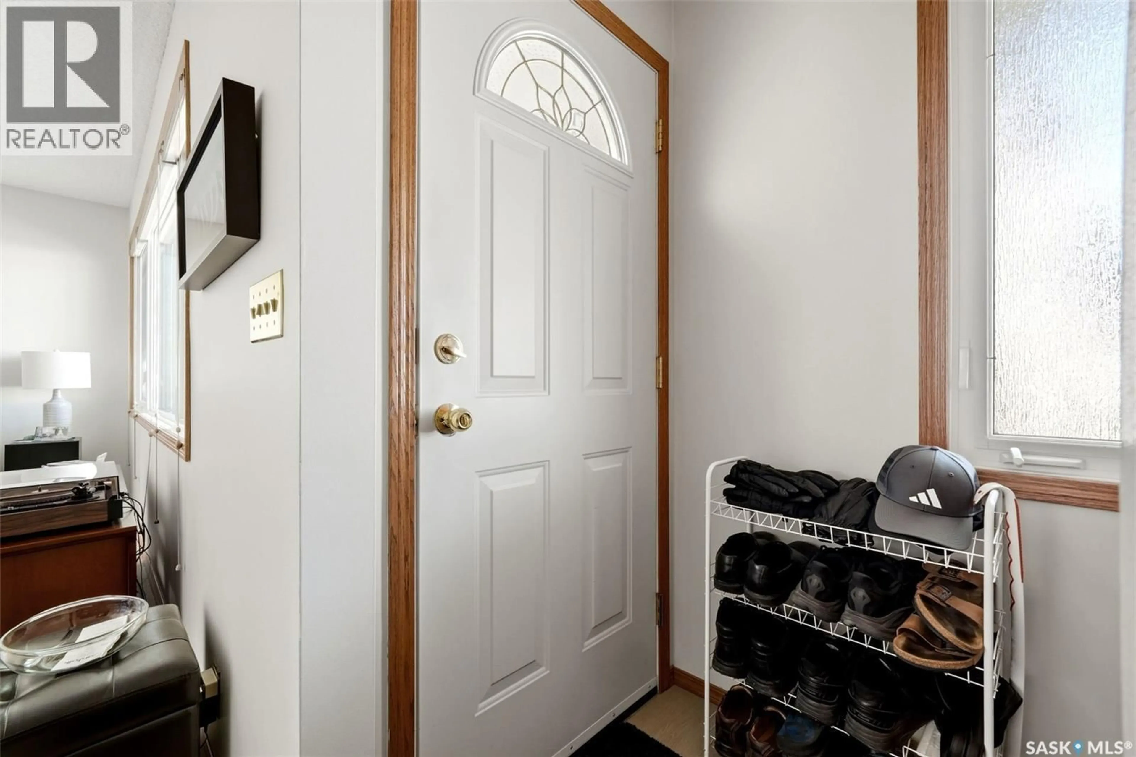 Indoor entryway for 2339 REYNOLDS STREET, Regina Saskatchewan S4N3N6