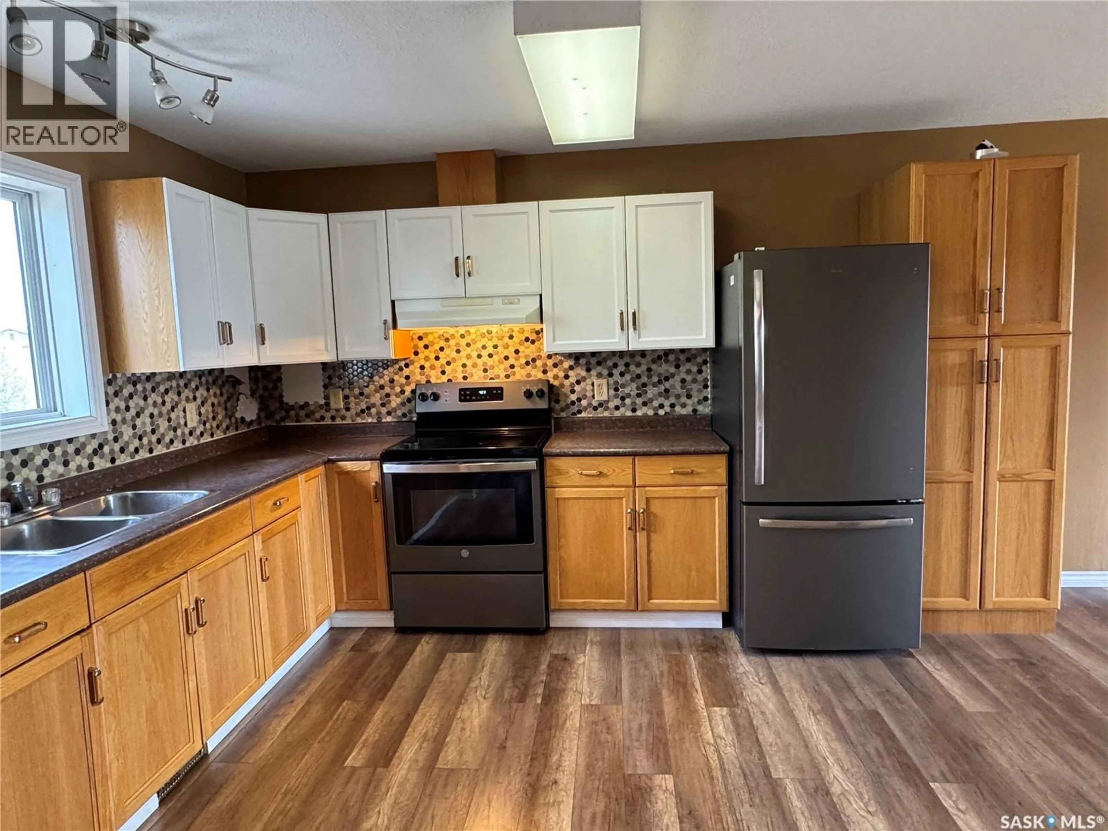 Standard kitchen, wood/laminate floor for 210 BOUVIER CRESCENT, Beauval Saskatchewan S0M0A1