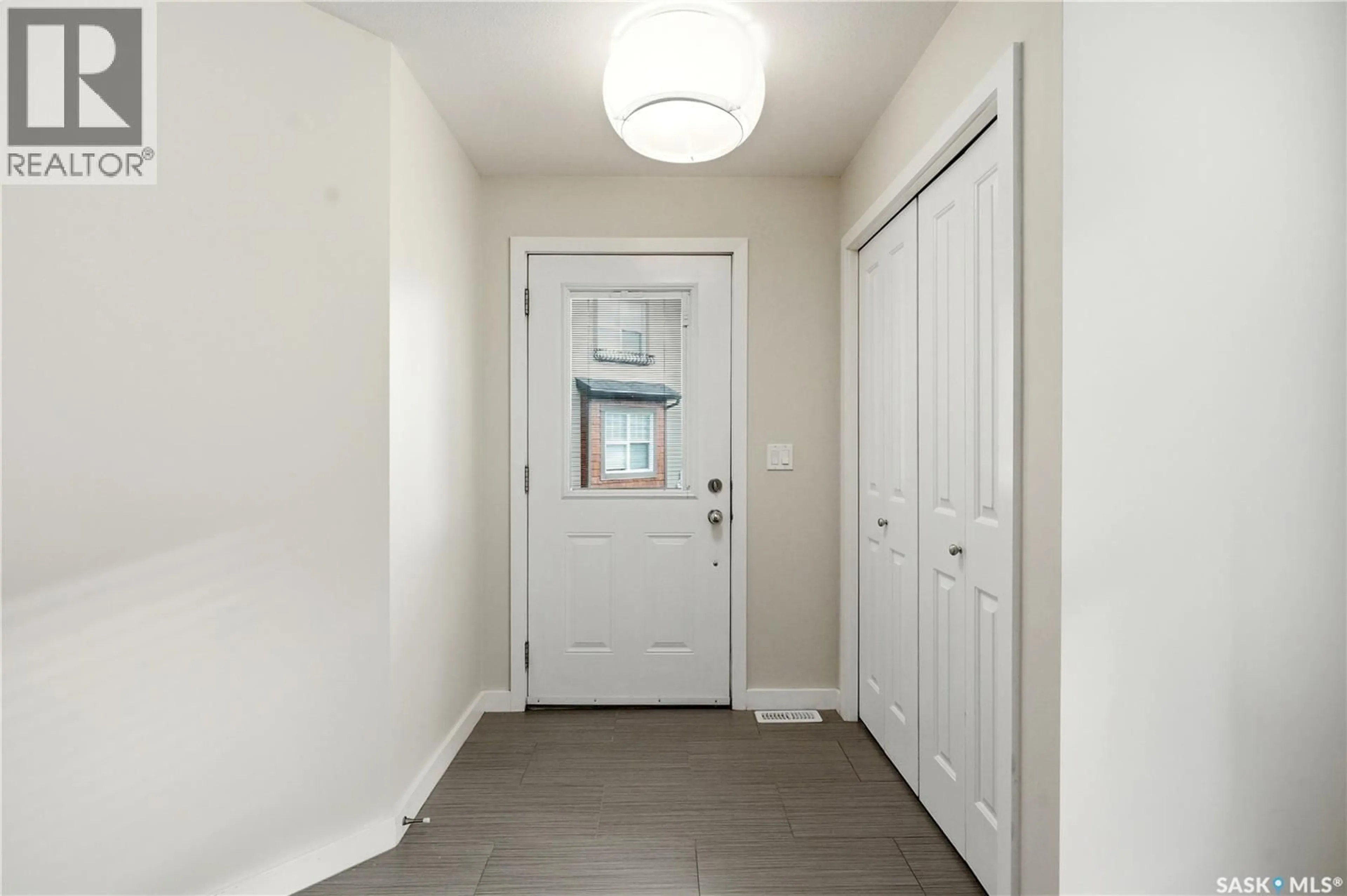 Indoor entryway for 801 1015 PATRICK CRESCENT, Saskatoon Saskatchewan S7W0M4