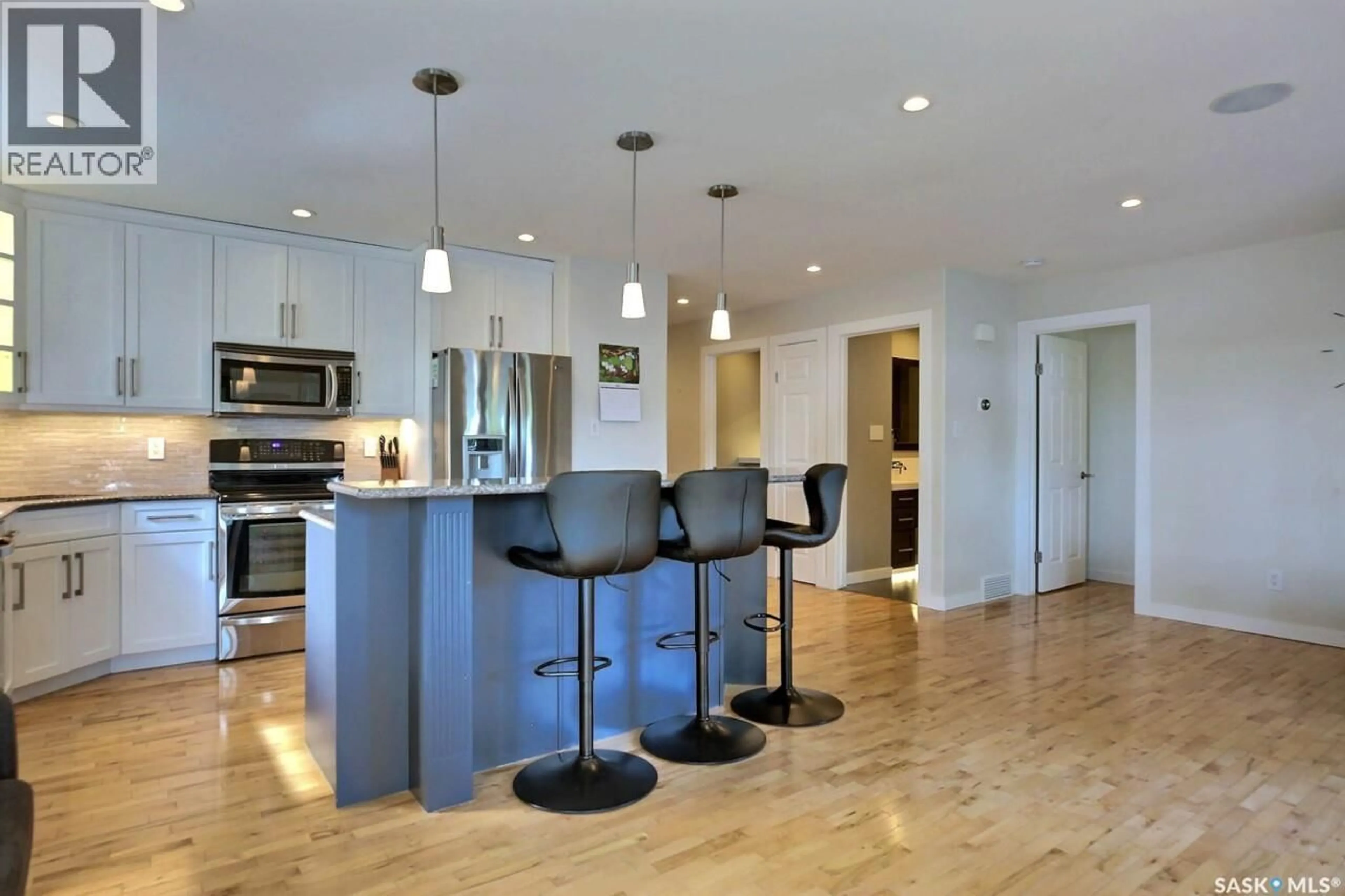 Open concept kitchen, wood/laminate floor for E - 1558 DEWDNEY BAY, Regina Saskatchewan S4Z1A7