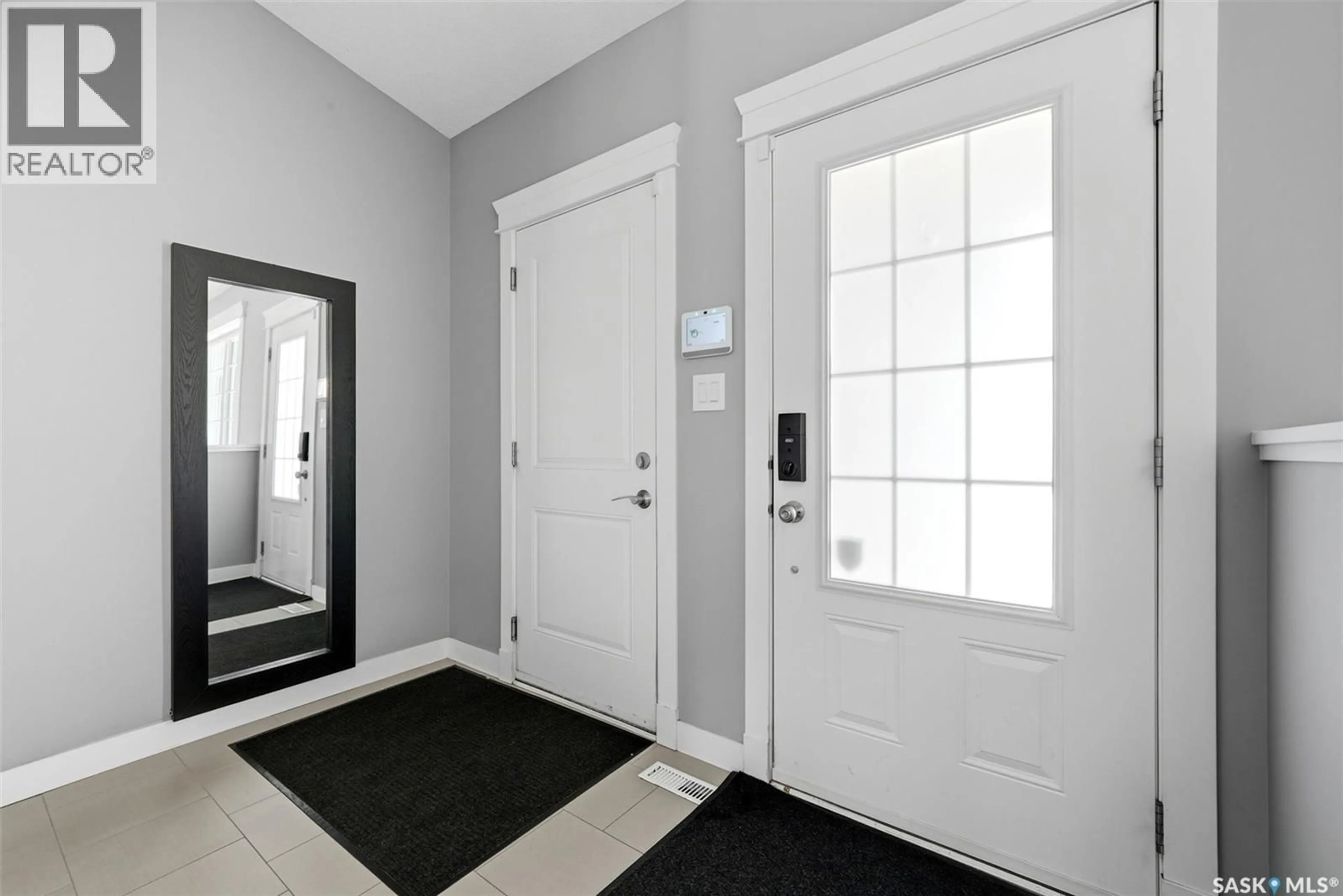 Indoor entryway for 6920 MAPLE RIDGE DRIVE, Regina Saskatchewan S4X0H9