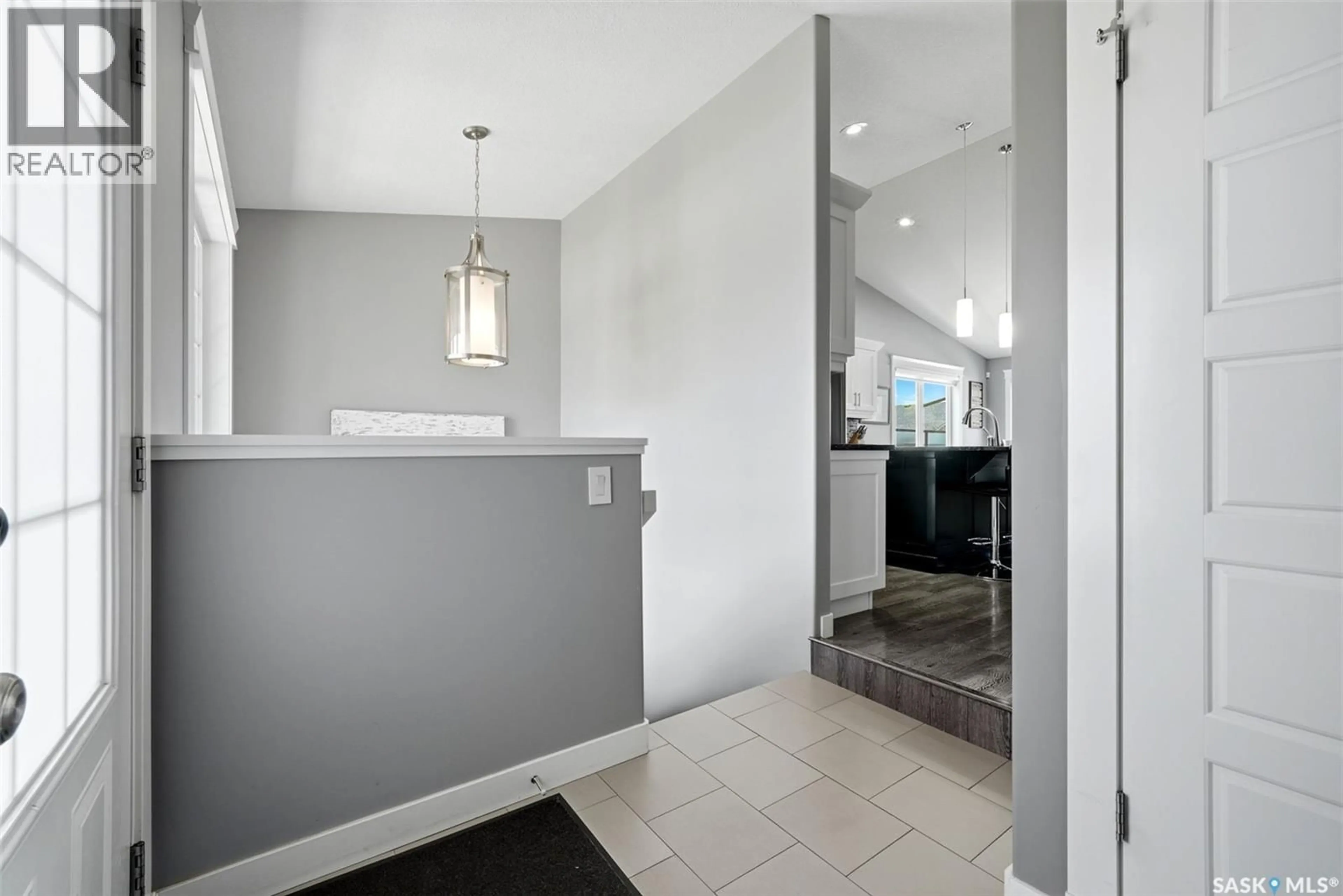 Indoor entryway for 6920 MAPLE RIDGE DRIVE, Regina Saskatchewan S4X0H9