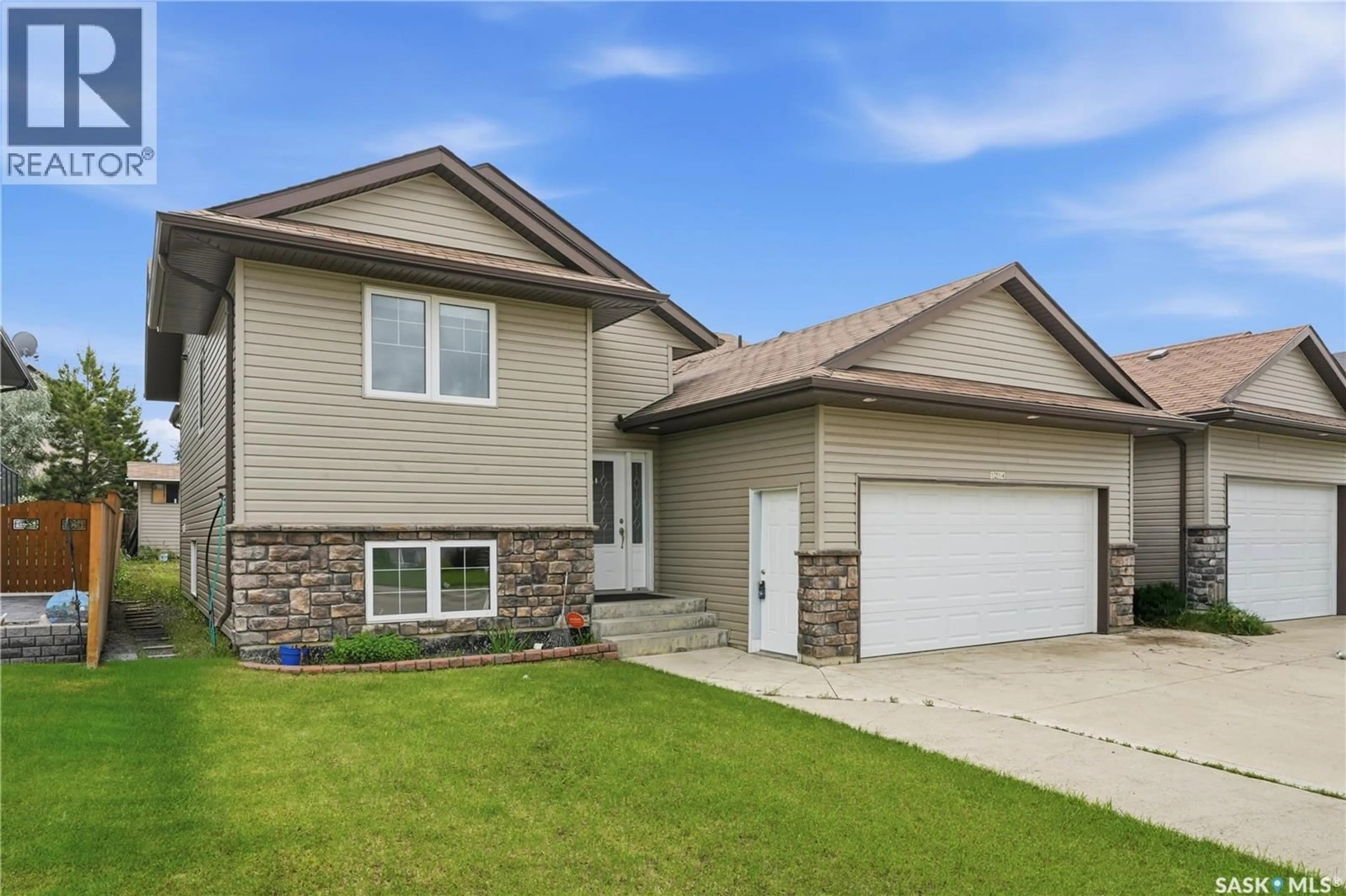 Home with vinyl exterior material, street for 1214 WILLOWGROVE COURT, Saskatoon Saskatchewan S7W0A8