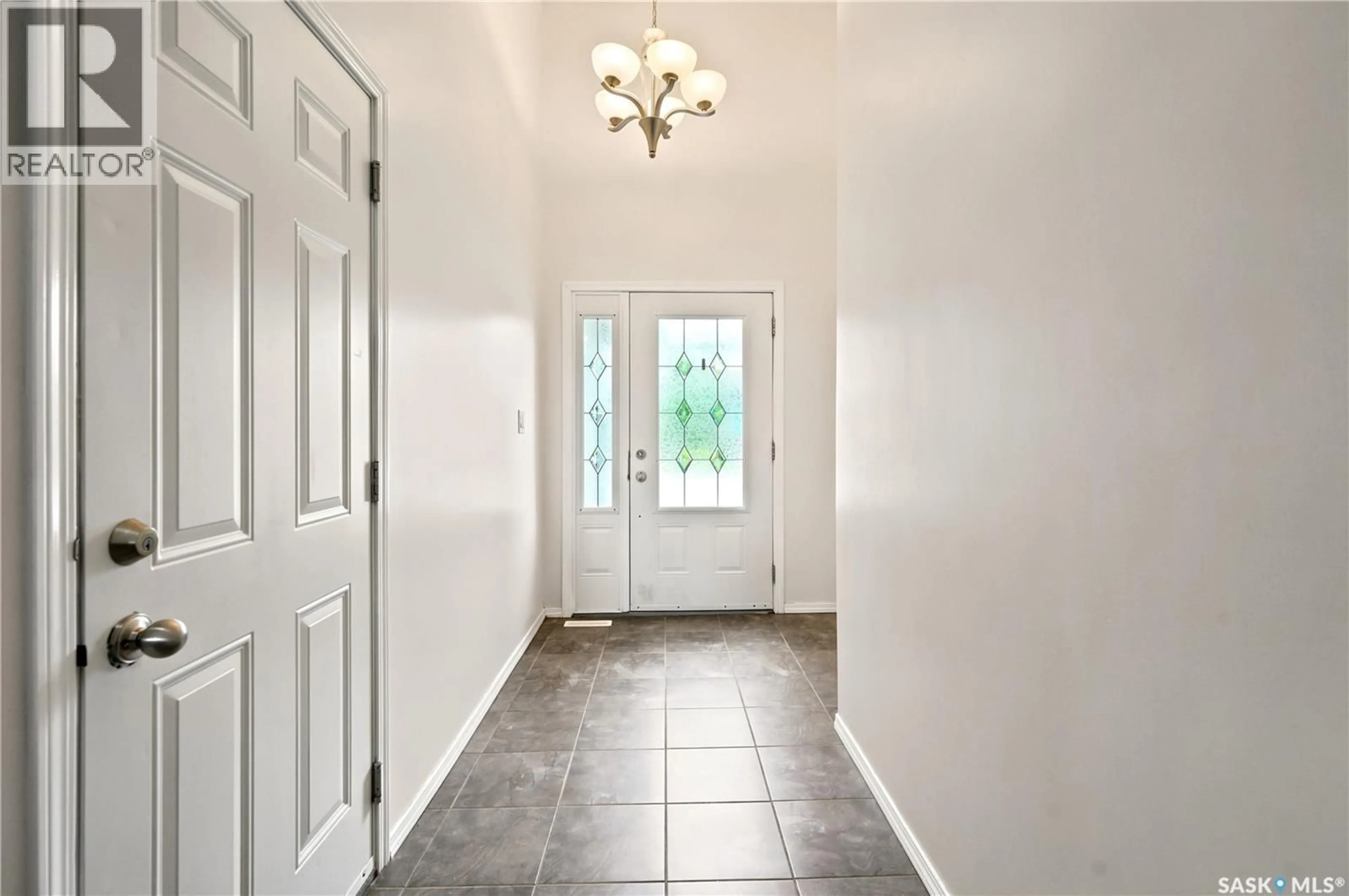 Indoor entryway for 1214 WILLOWGROVE COURT, Saskatoon Saskatchewan S7W0A8