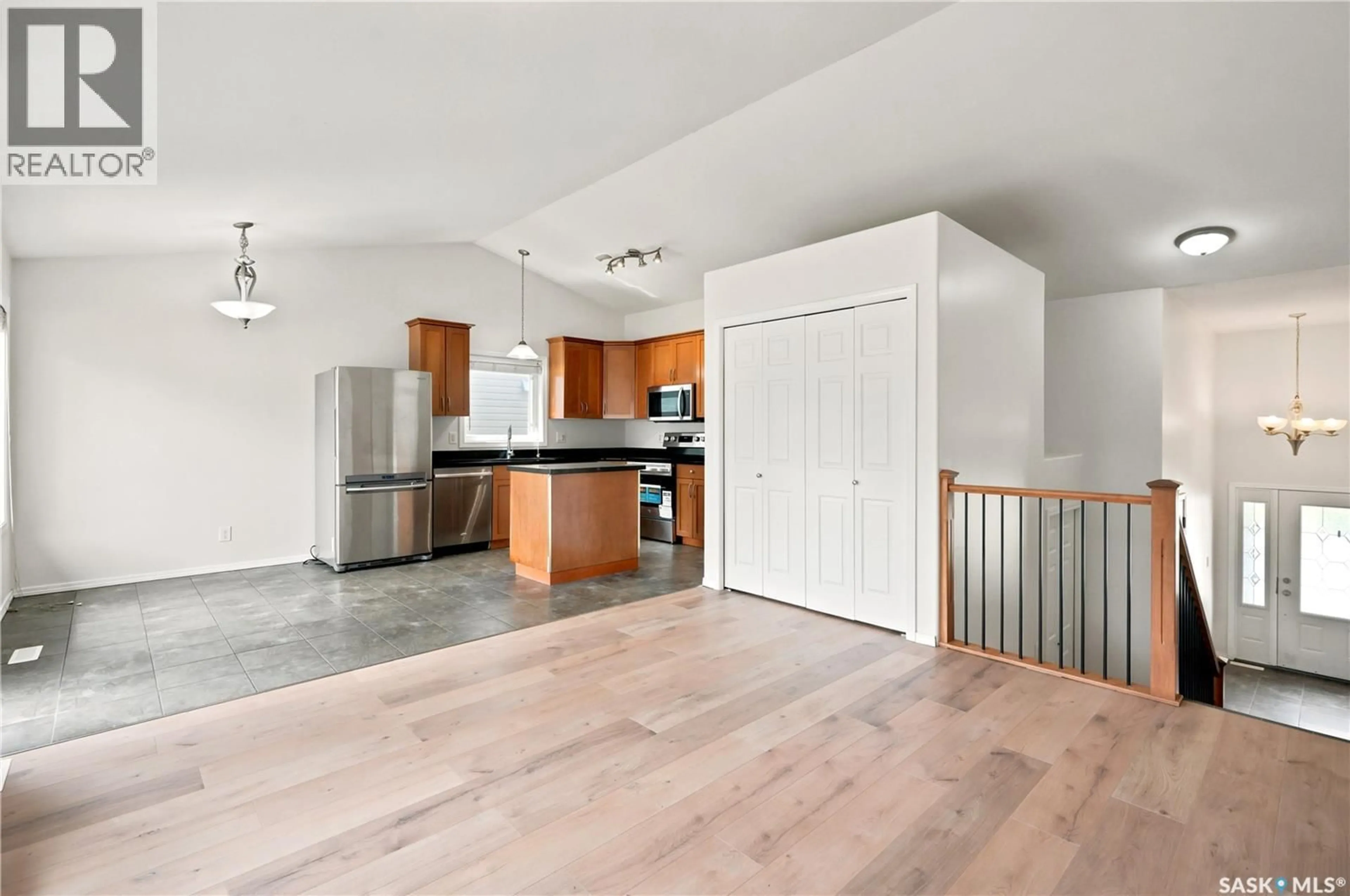 Open concept kitchen, unknown for 1214 WILLOWGROVE COURT, Saskatoon Saskatchewan S7W0A8