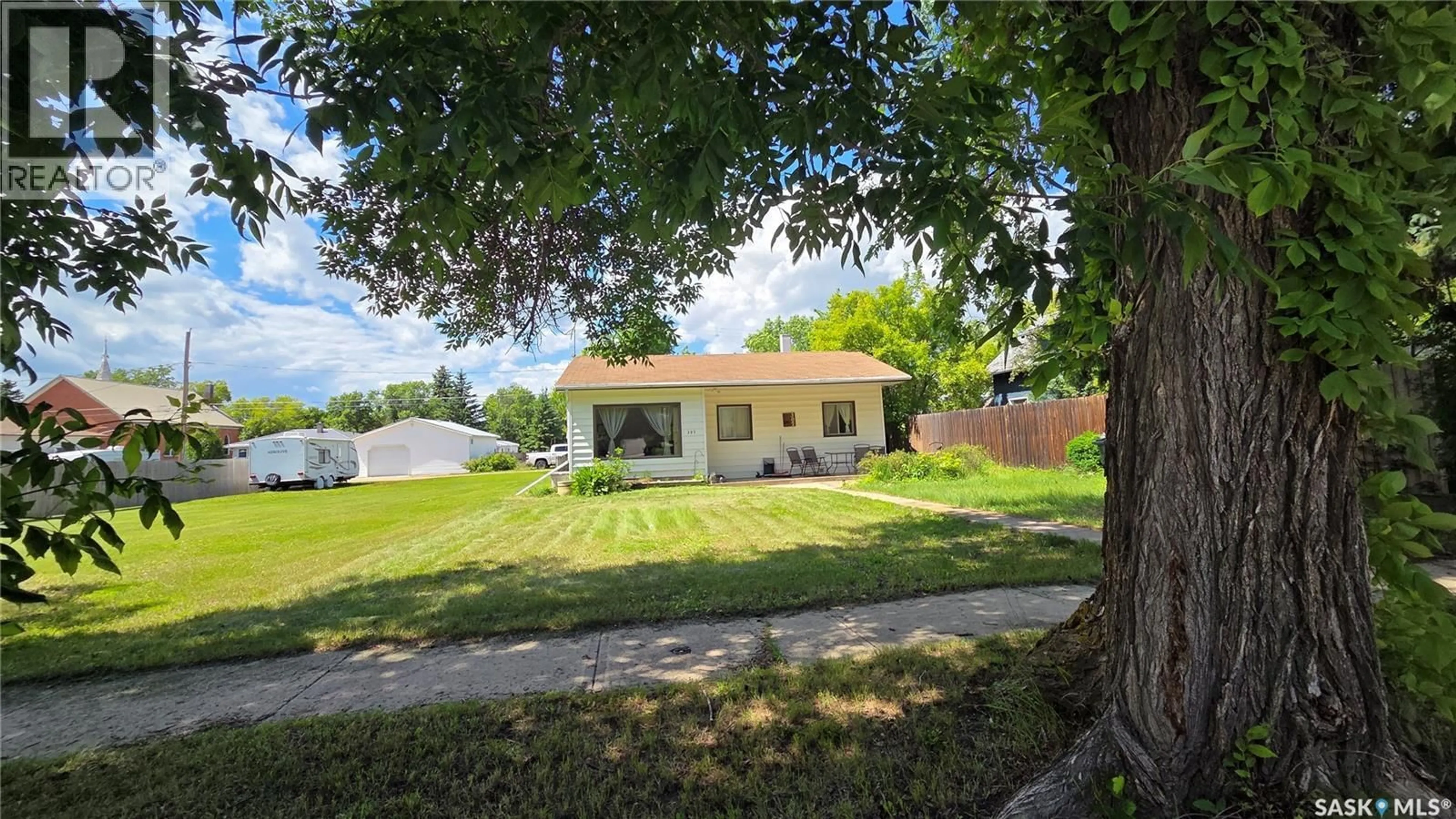 A pic from outside/outdoor area/front of a property/back of a property/a pic from drone, street for 307 1ST STREET, Wilkie Saskatchewan S0K4W0