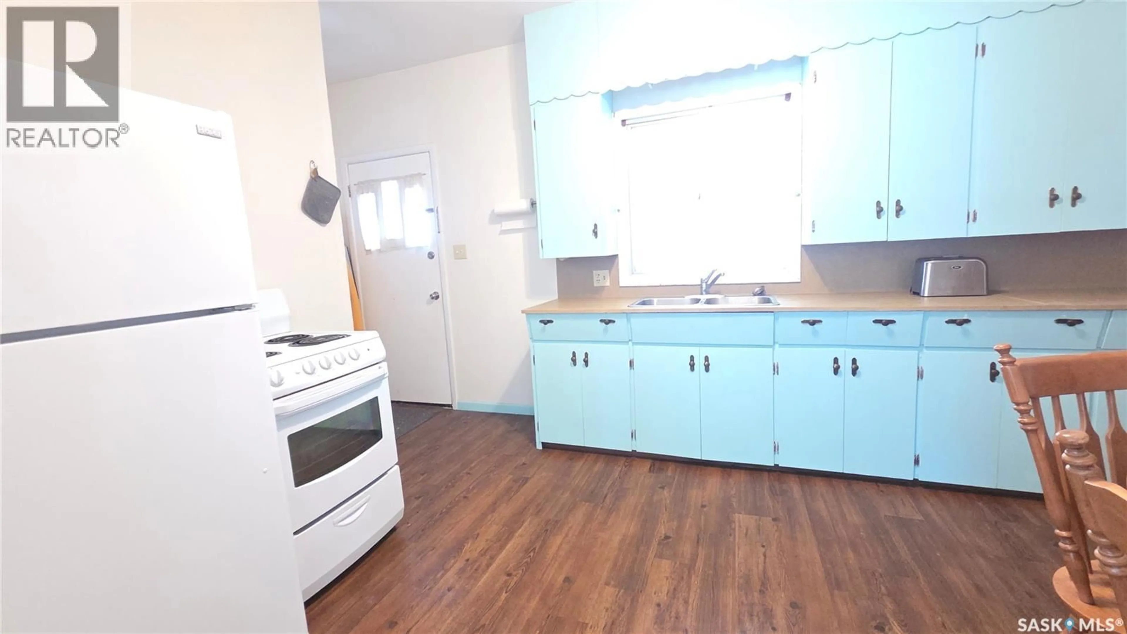 Standard kitchen, unknown for 307 1ST STREET, Wilkie Saskatchewan S0K4W0