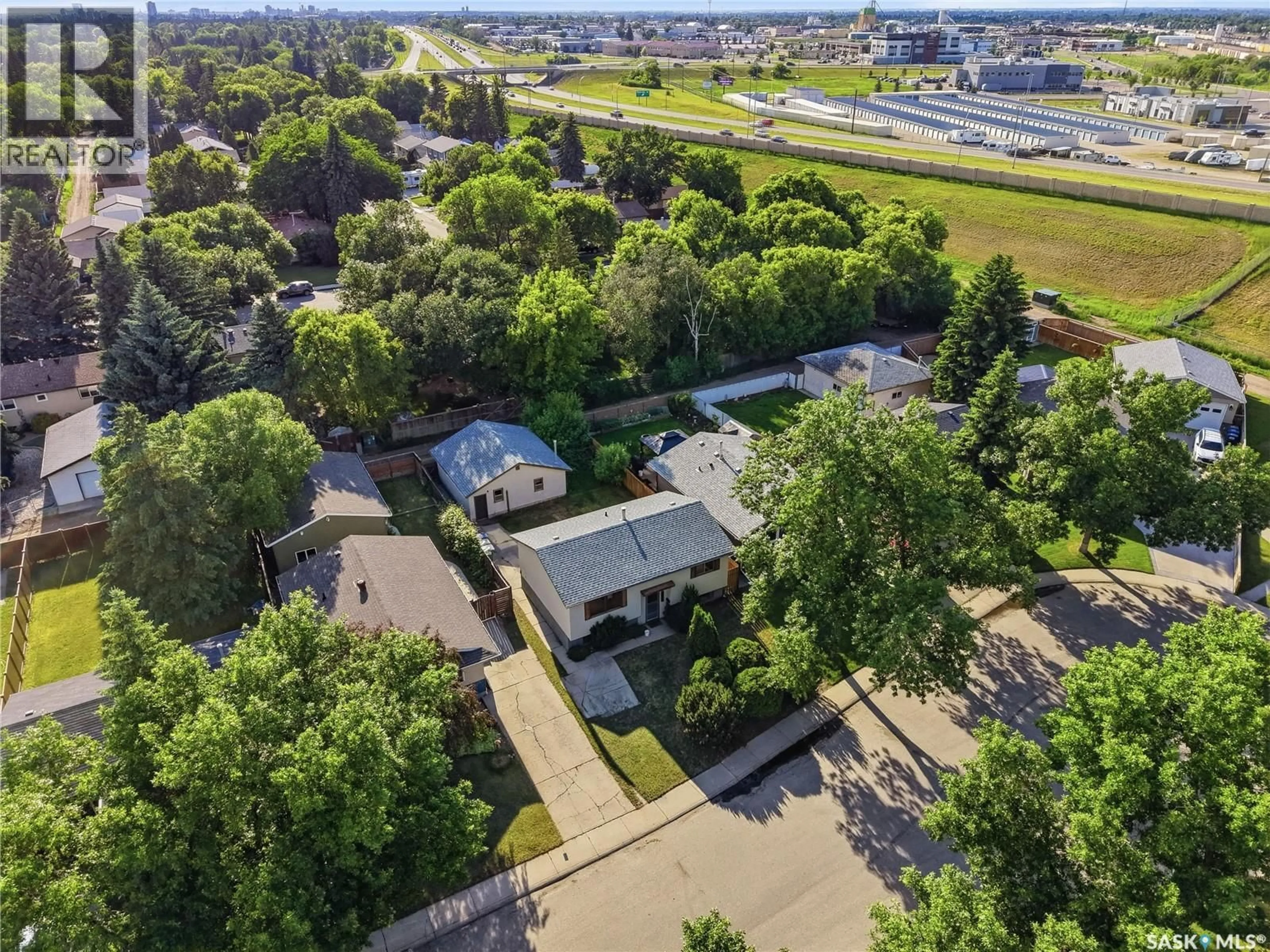 A pic from outside/outdoor area/front of a property/back of a property/a pic from drone, street for 149 WESTERN CRESCENT, Saskatoon Saskatchewan S7H4J4