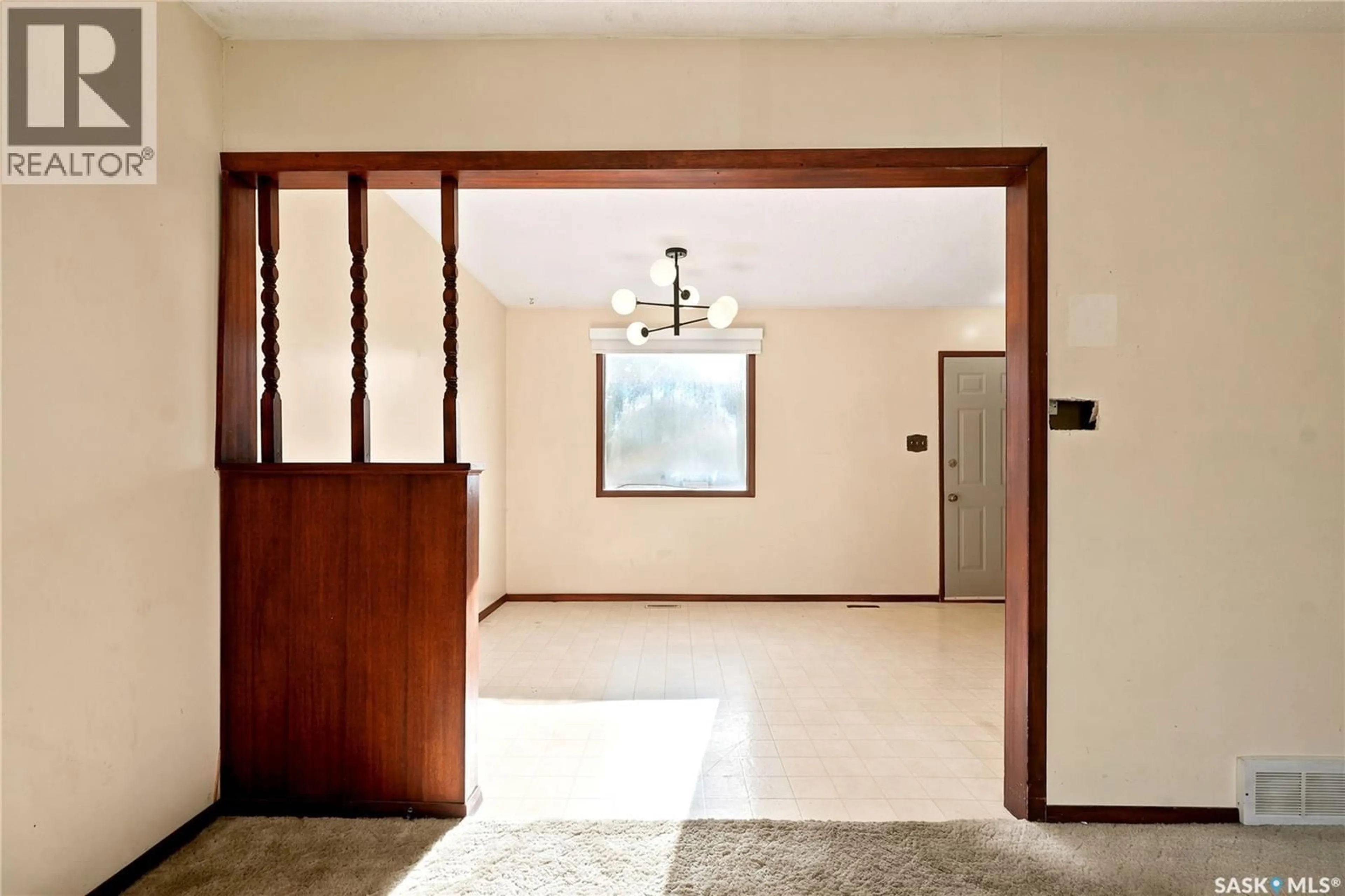 Indoor foyer for 149 WESTERN CRESCENT, Saskatoon Saskatchewan S7H4J4