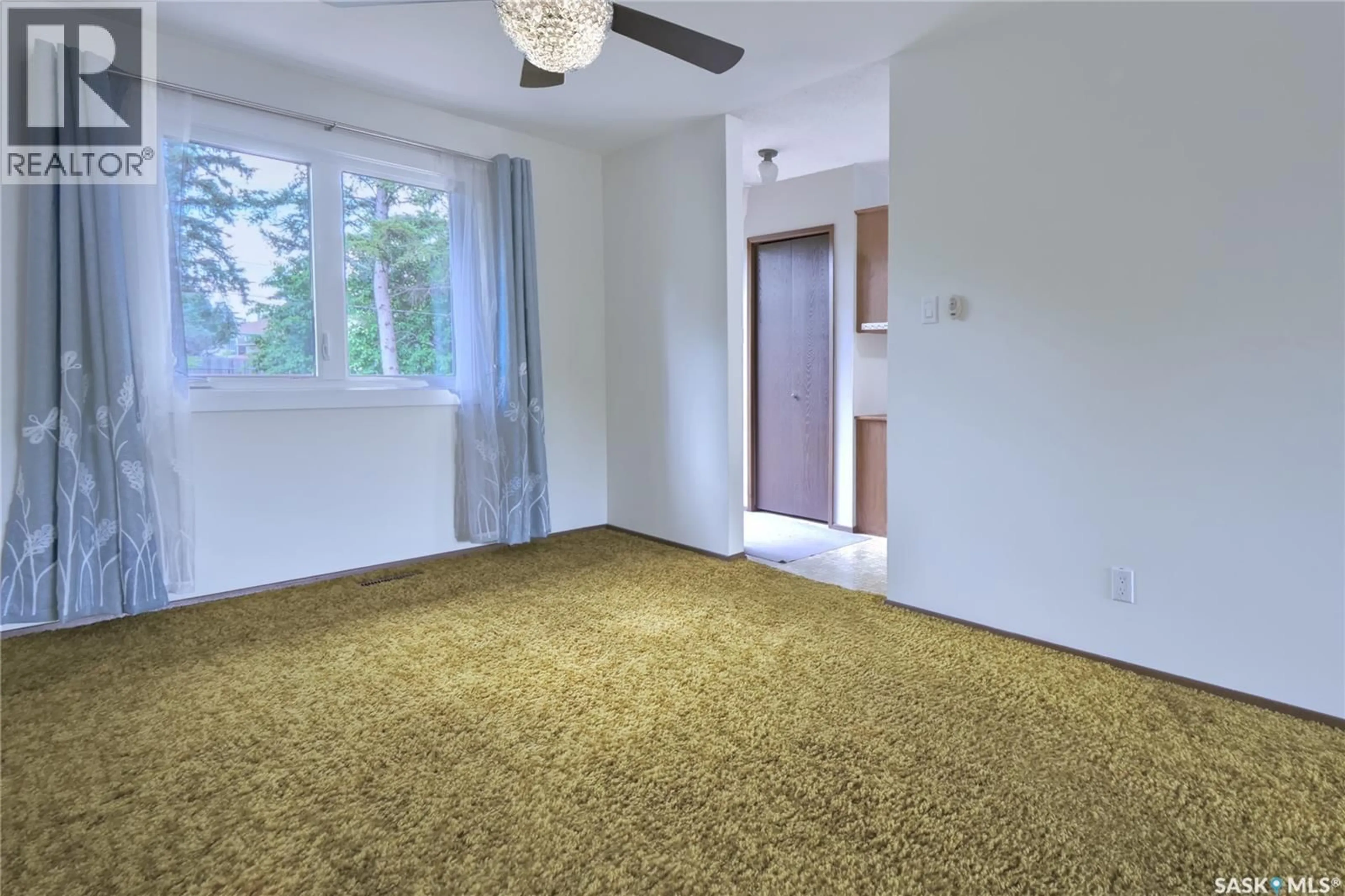A pic of a room for 951 GRANDVIEW STREET, Moose Jaw Saskatchewan S6H5M1