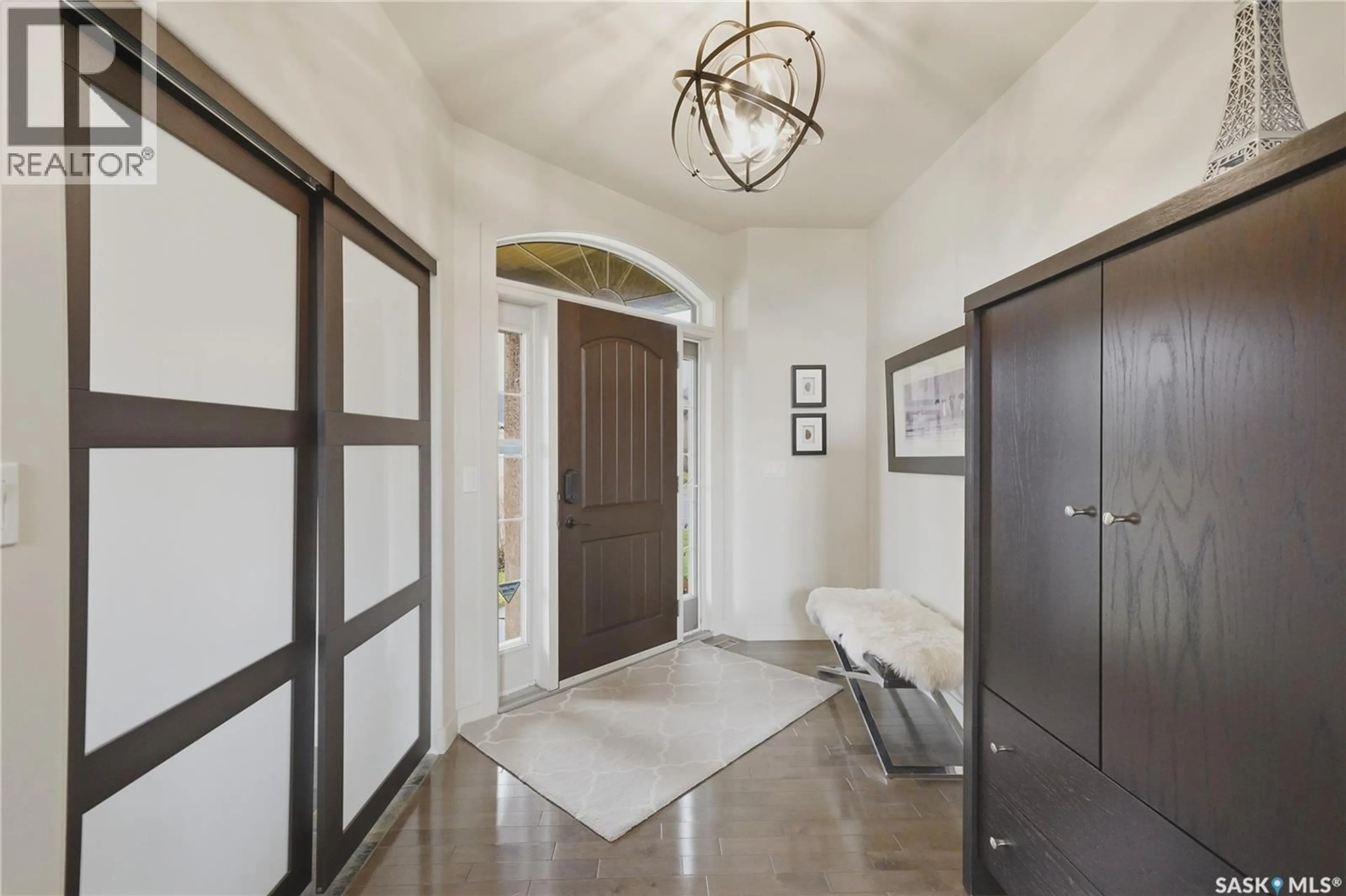Indoor entryway for 735 WRIGHT CRESCENT, Saskatoon Saskatchewan S7N4T8