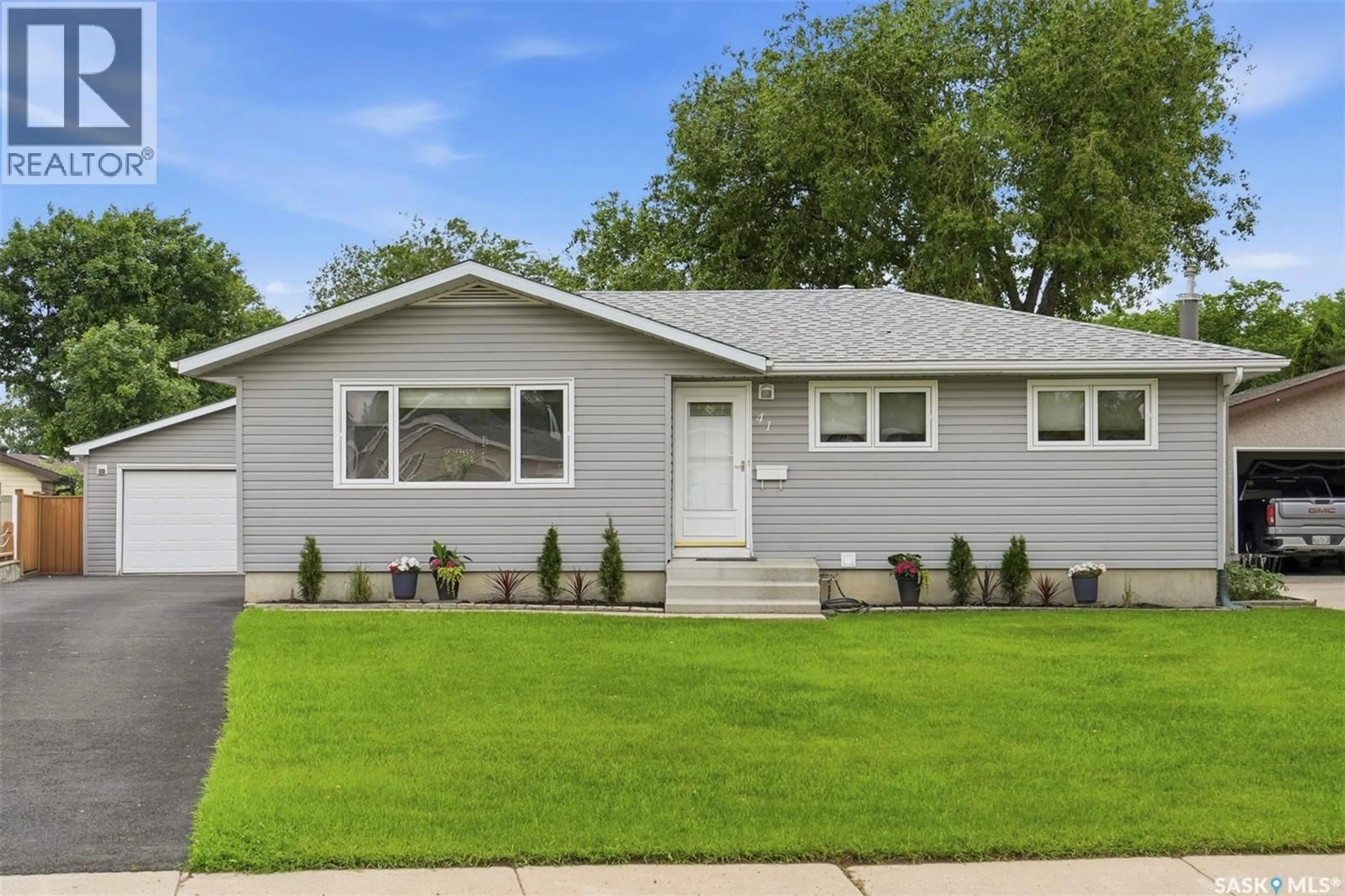 Home with vinyl exterior material, street for 41 KLAEHN CRESCENT, Saskatoon Saskatchewan S7L4G4