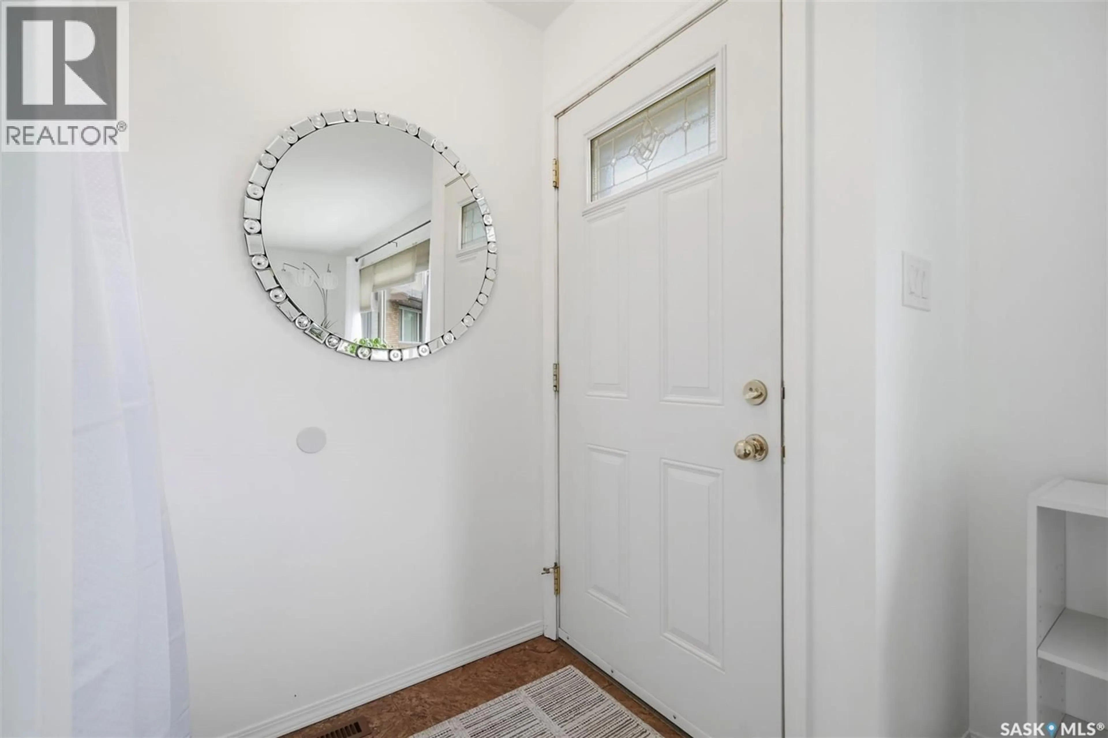 Indoor entryway for 41 KLAEHN CRESCENT, Saskatoon Saskatchewan S7L4G4