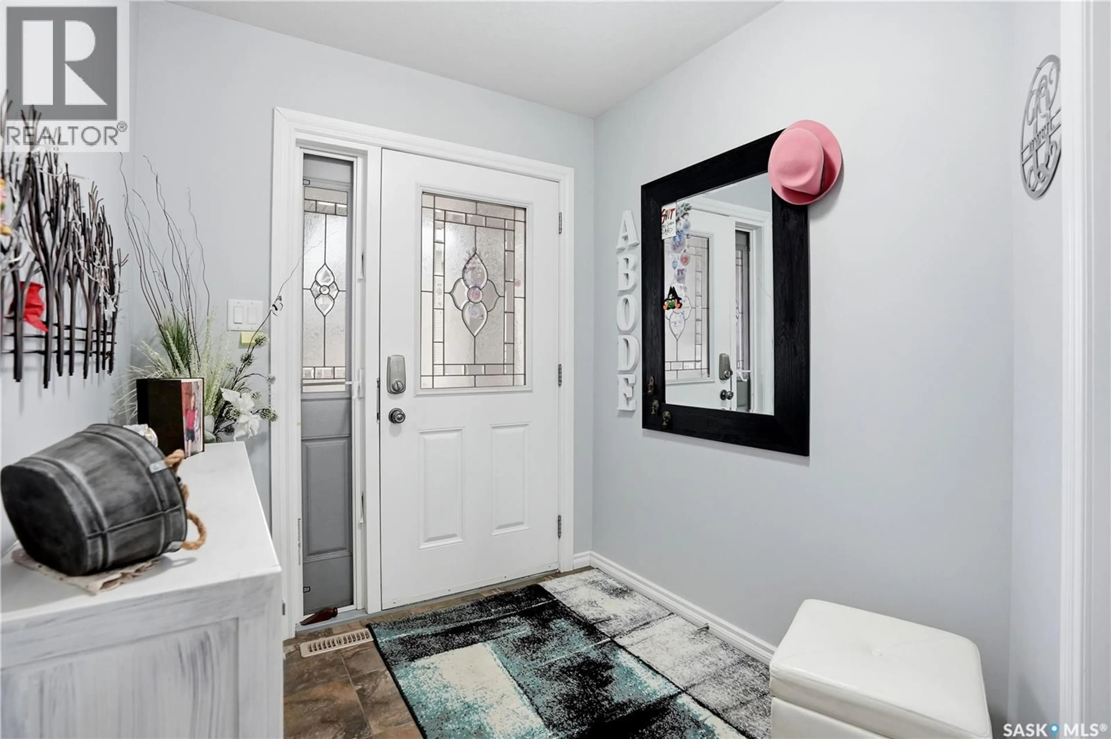 Indoor entryway for 117 - 4701 CHILD AVENUE, Regina Saskatchewan S4X0E7