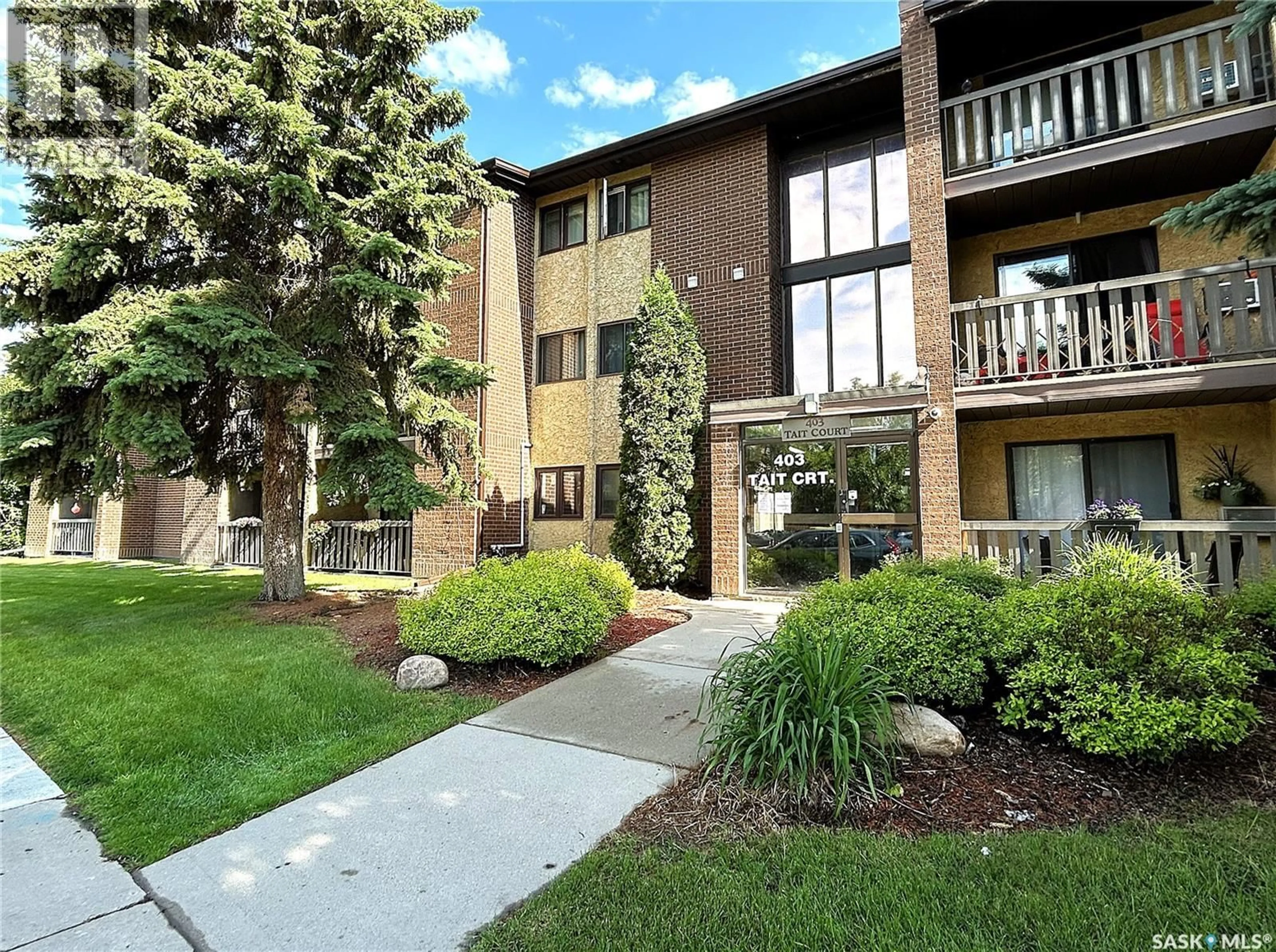 Patio, street for 403 - 310 TAIT COURT, Saskatoon Saskatchewan S7H5L3