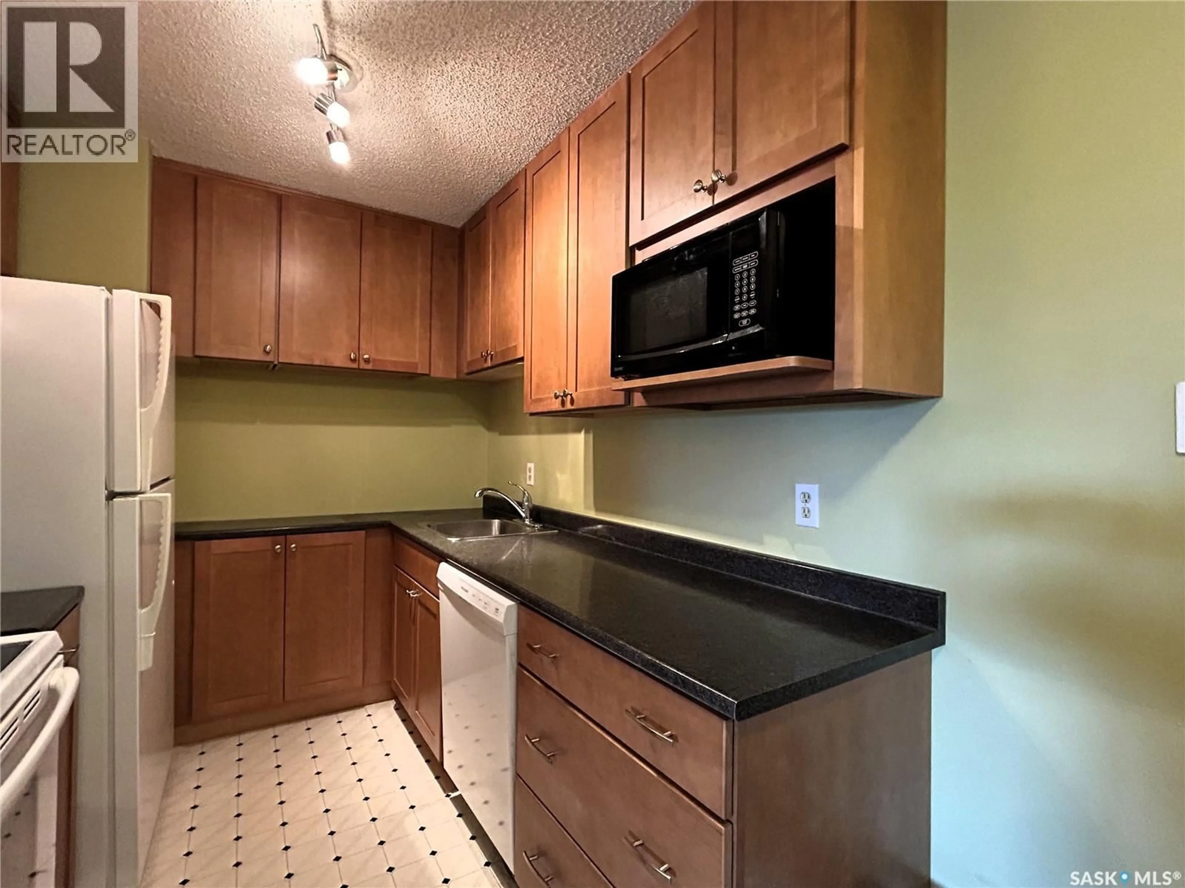 Standard kitchen, unknown for 403 - 310 TAIT COURT, Saskatoon Saskatchewan S7H5L3
