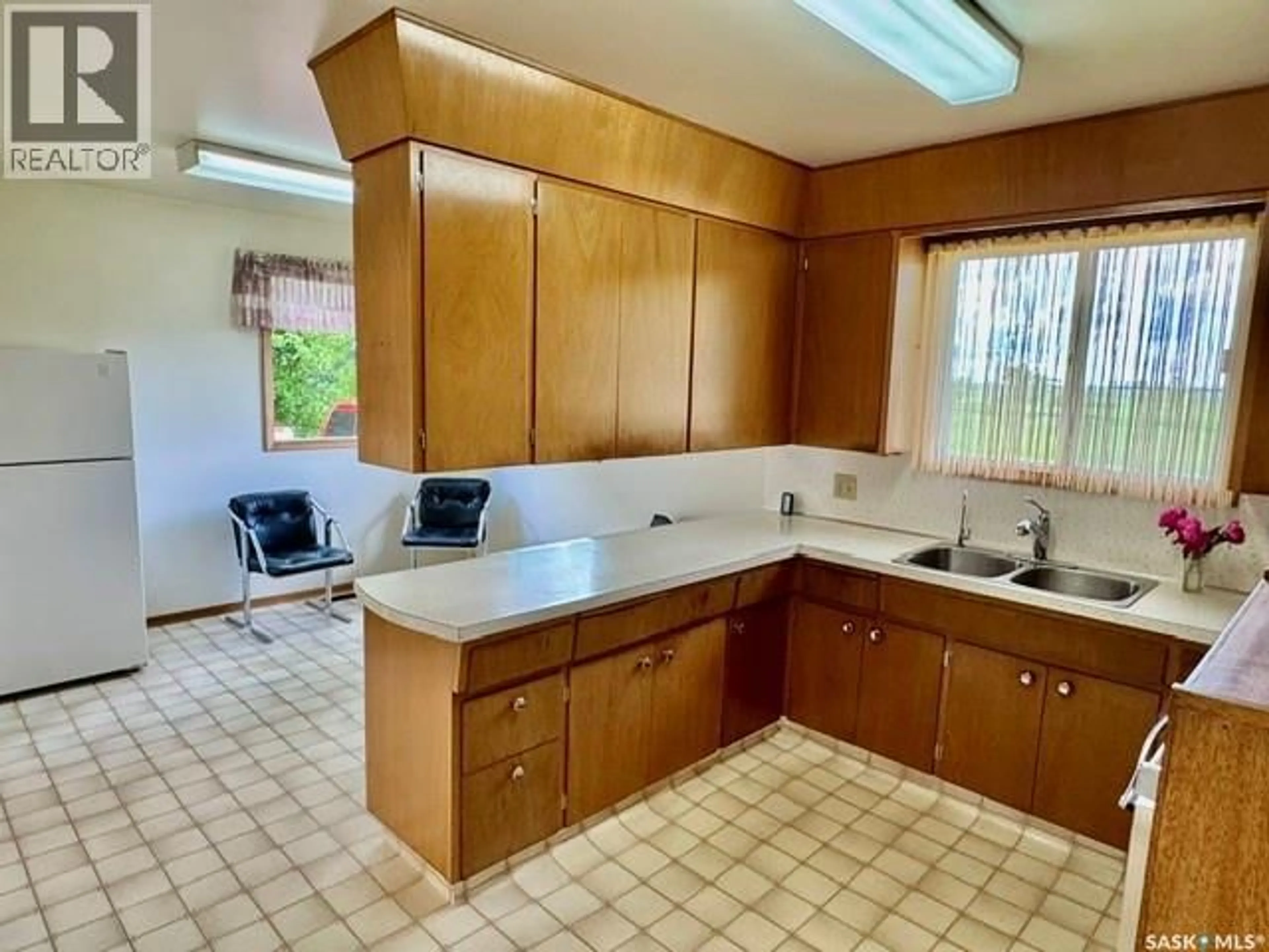 Standard kitchen, ceramic/tile floor for 215 1ST AVENUE, Jansen Saskatchewan S0K2B0