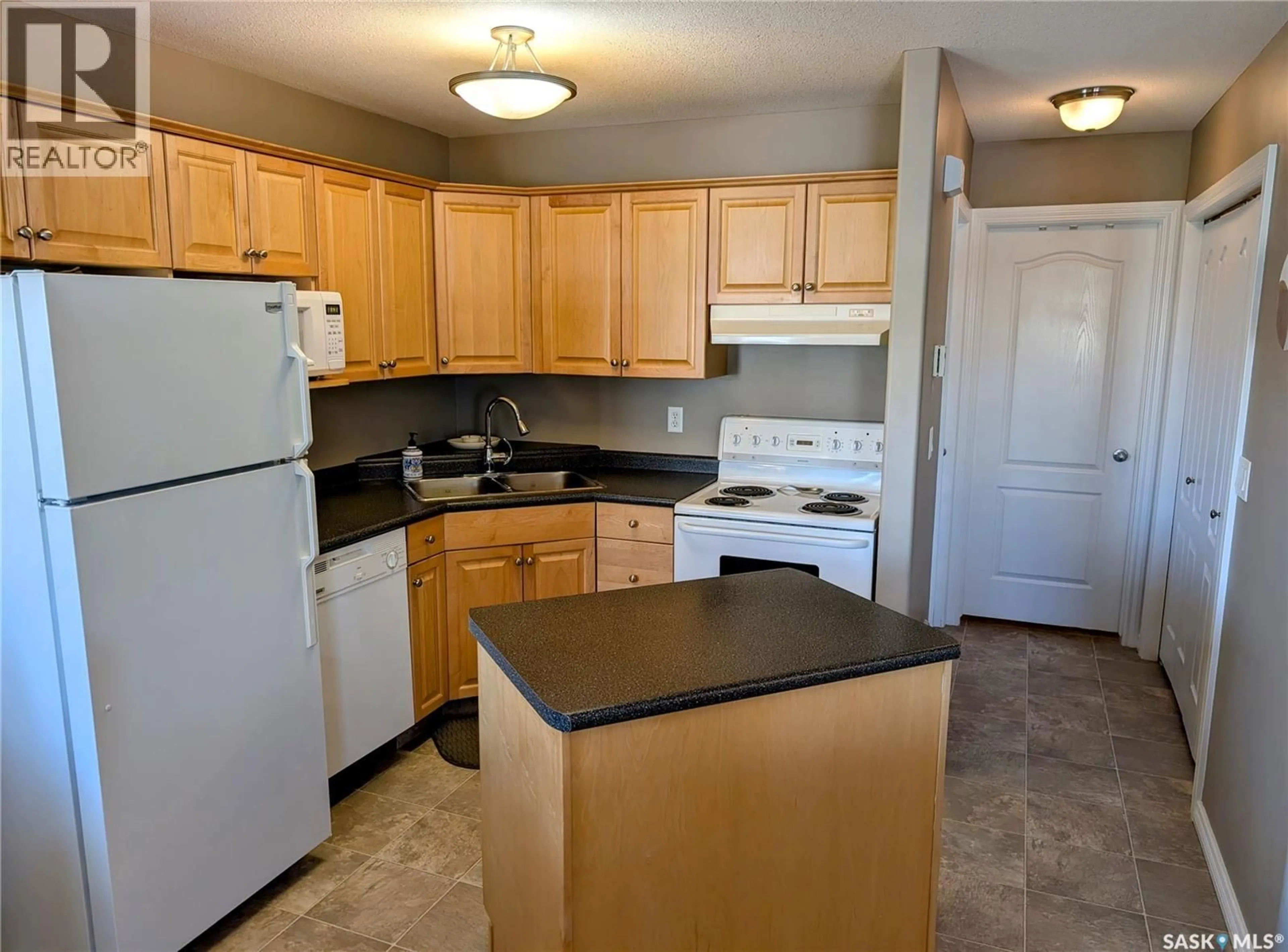 Standard kitchen, unknown for 4144 BUCKINGHAM DRIVE, Regina Saskatchewan S4V3A9