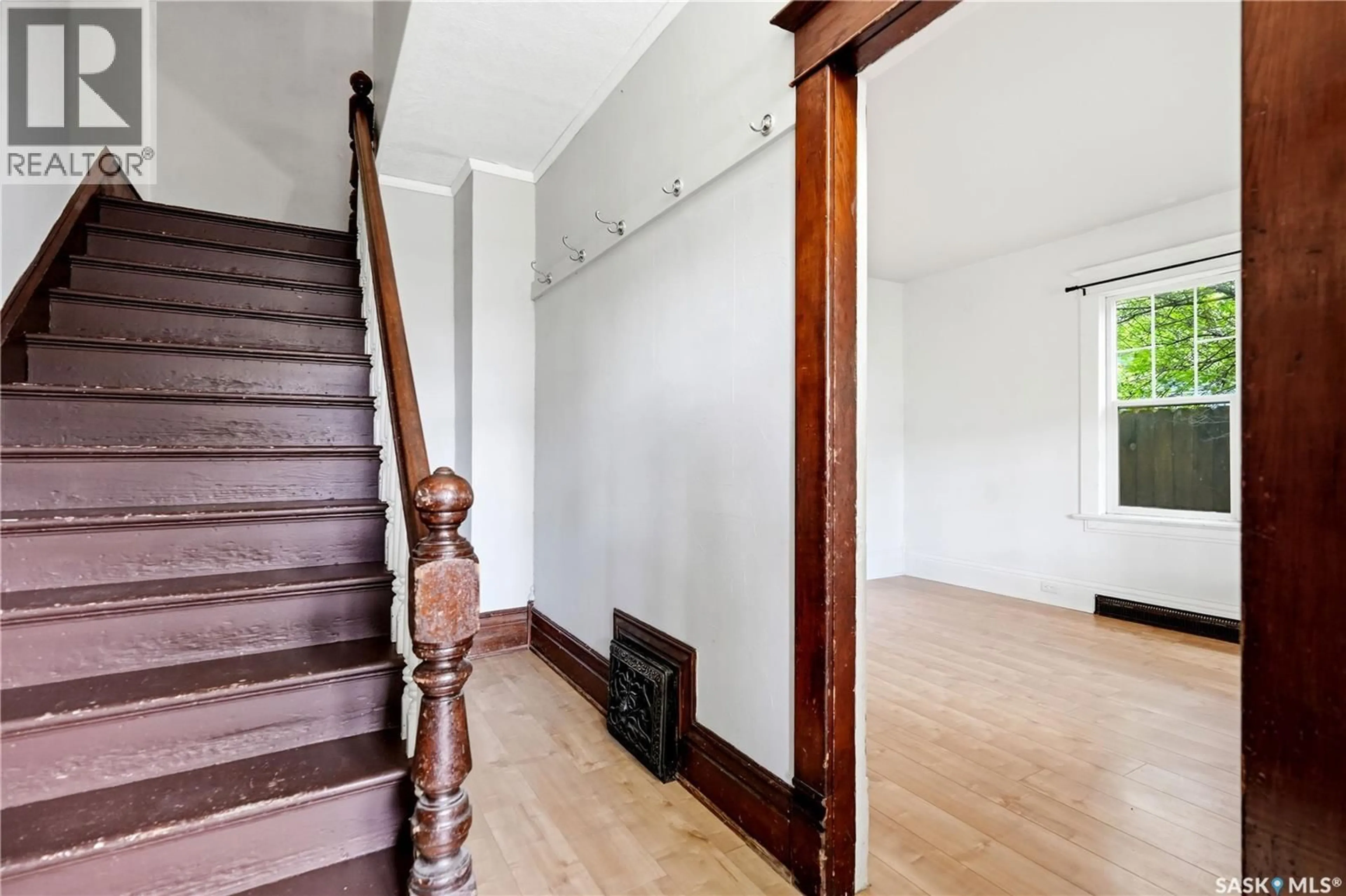 Indoor foyer for 447 DUFFIELD STREET, Moose Jaw Saskatchewan S6H5H7