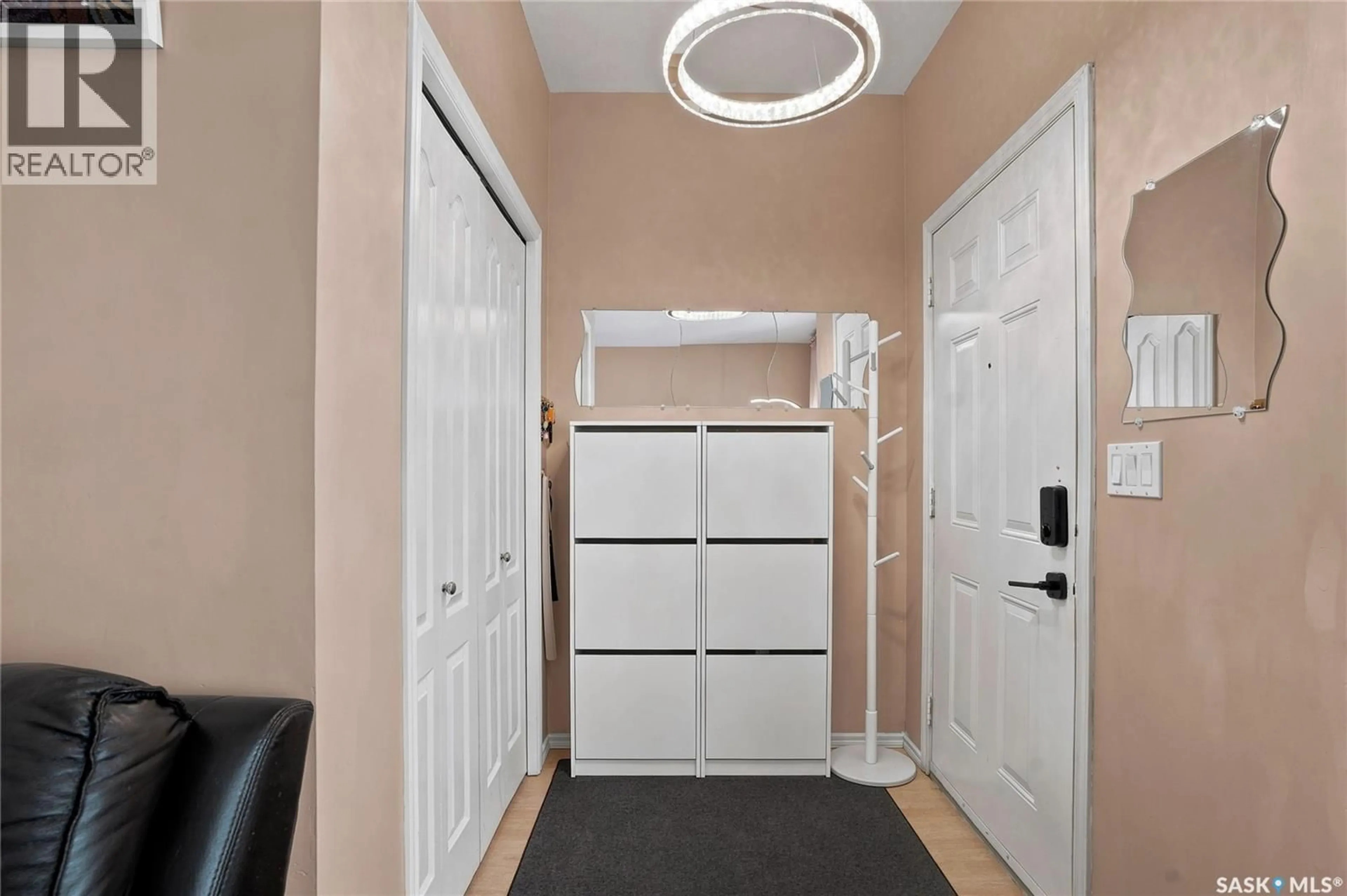 Indoor entryway for 330 GALLOWAY ROAD, Saskatoon Saskatchewan S7T0C5