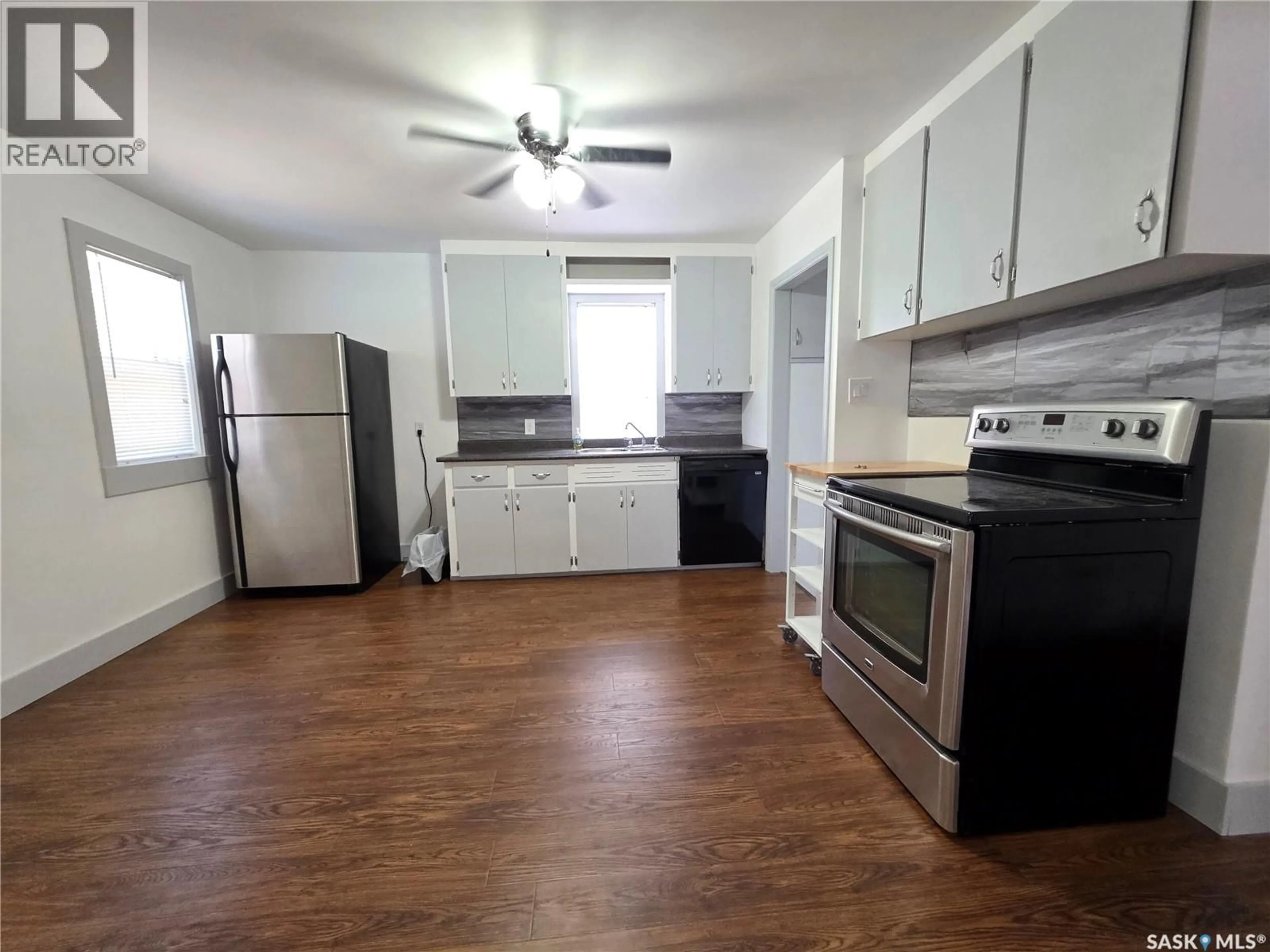 Standard kitchen, wood/laminate floor for 226 9TH AVENUE, Swift Current Saskatchewan S9H2S1