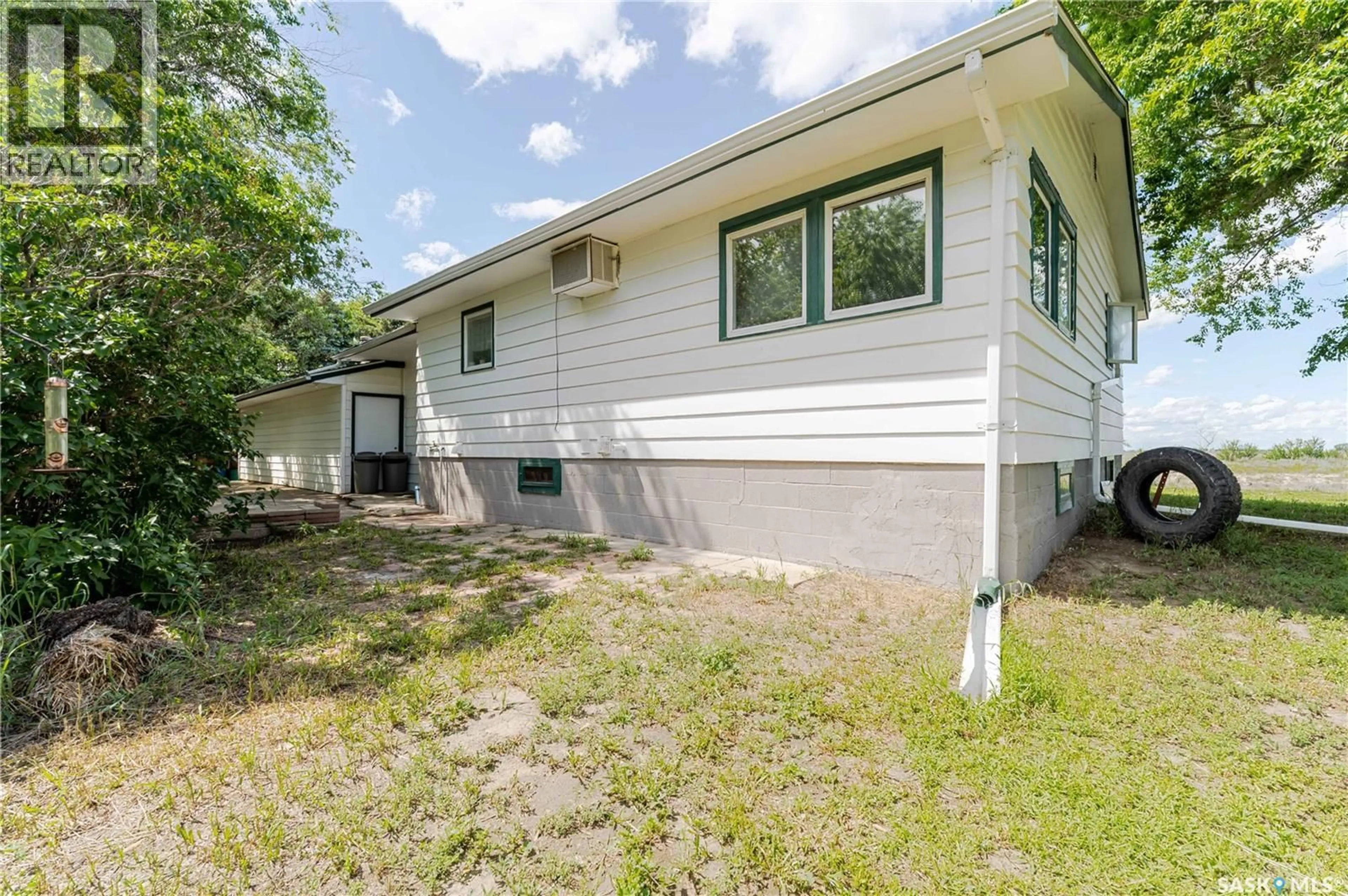 Home with vinyl exterior material, unknown for ROBERTSON ACREAGE, Caledonia Rm No. 99 Saskatchewan S0H0C0