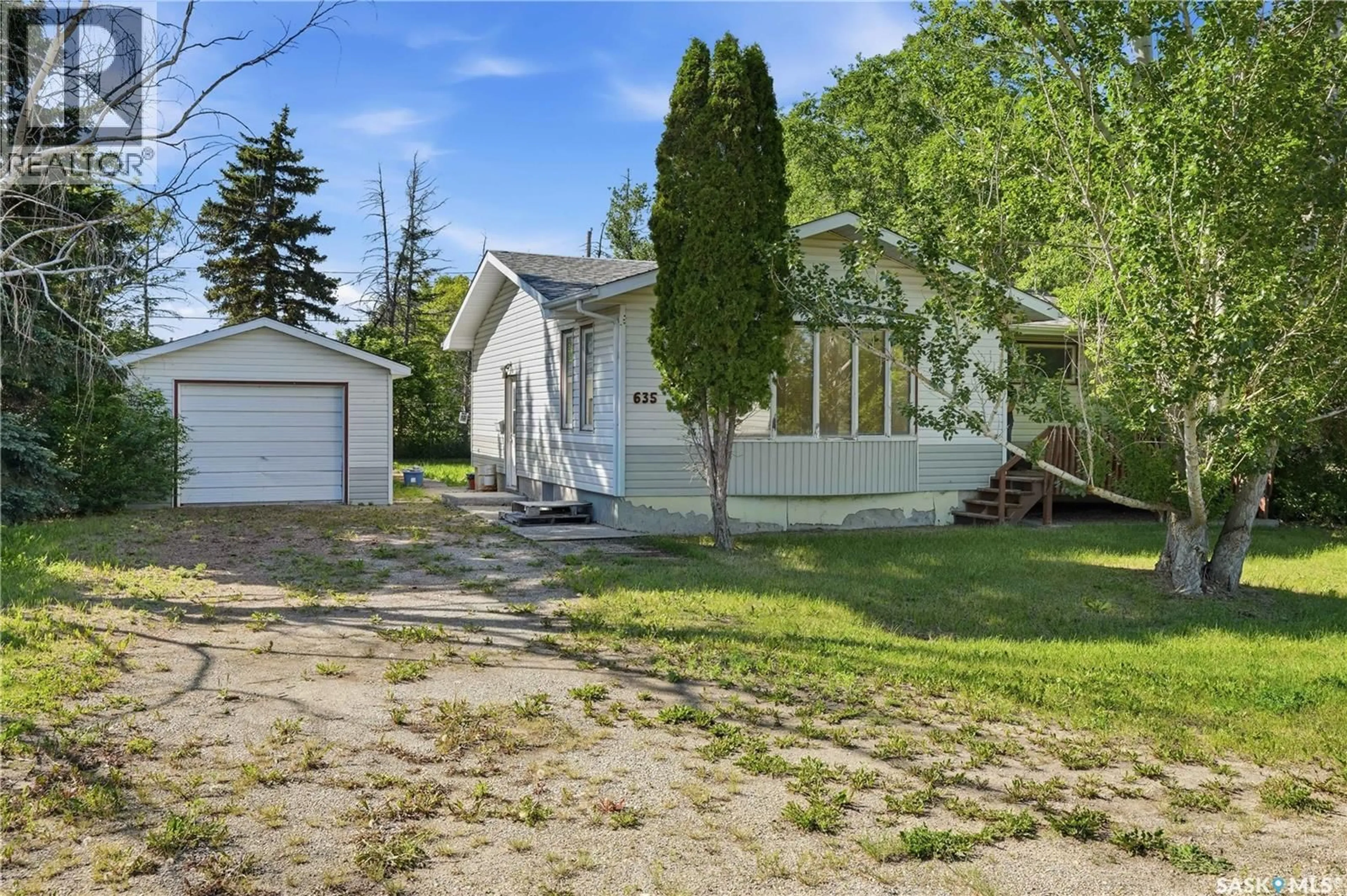 A pic from outside/outdoor area/front of a property/back of a property/a pic from drone, street for 635 GARDINER STREET, Holdfast Saskatchewan S0G2H0