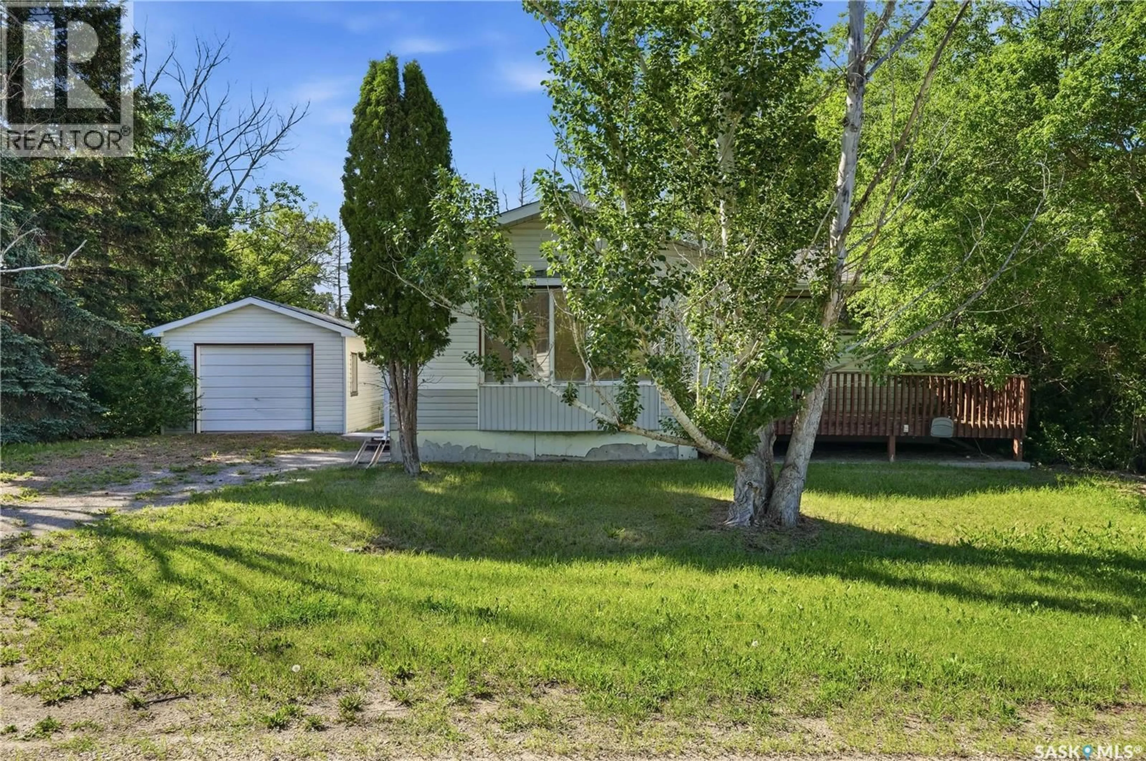 A pic from outside/outdoor area/front of a property/back of a property/a pic from drone, street for 635 GARDINER STREET, Holdfast Saskatchewan S0G2H0