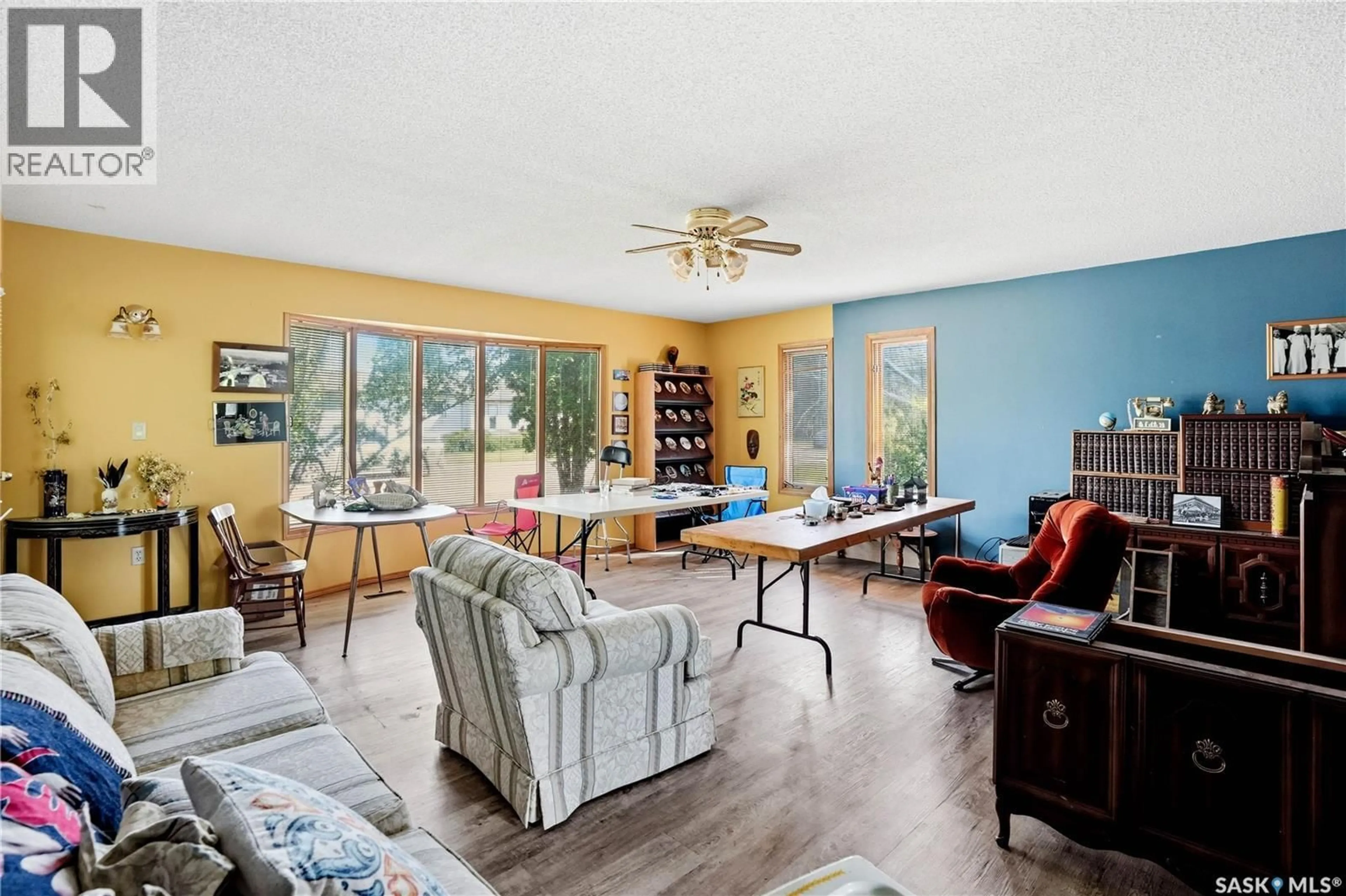 Living room with furniture, unknown for 635 GARDINER STREET, Holdfast Saskatchewan S0G2H0