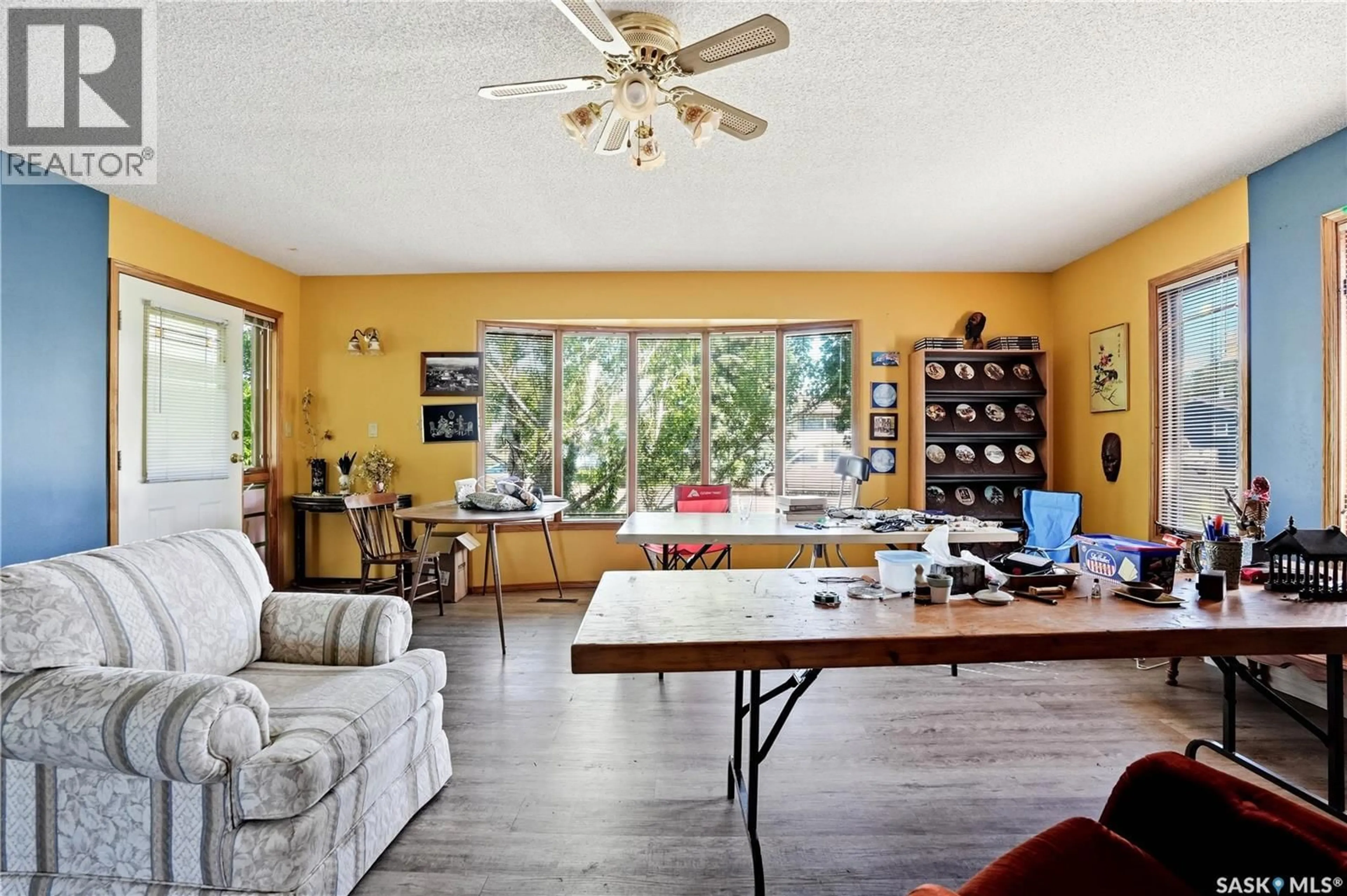 Living room with furniture, unknown for 635 GARDINER STREET, Holdfast Saskatchewan S0G2H0