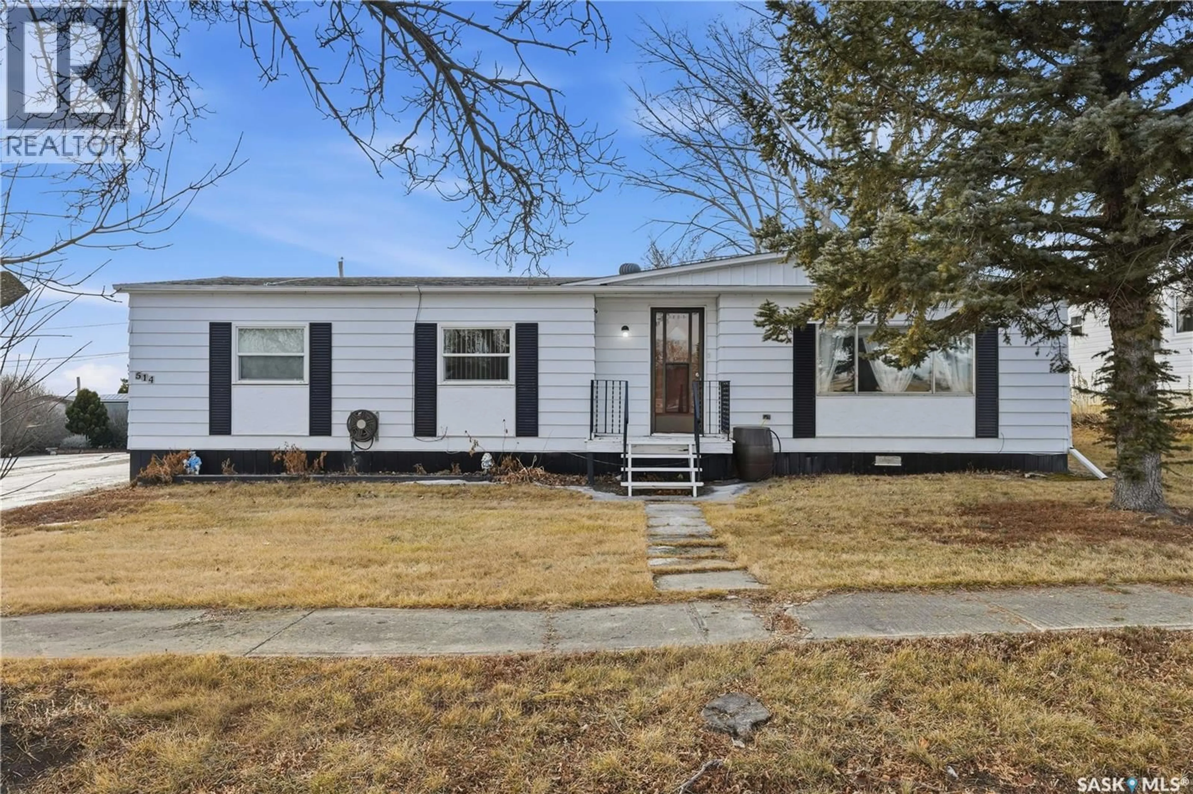 Home with vinyl exterior material, street for 514 MCKENZIE STREET, Morse Saskatchewan S0H3C0